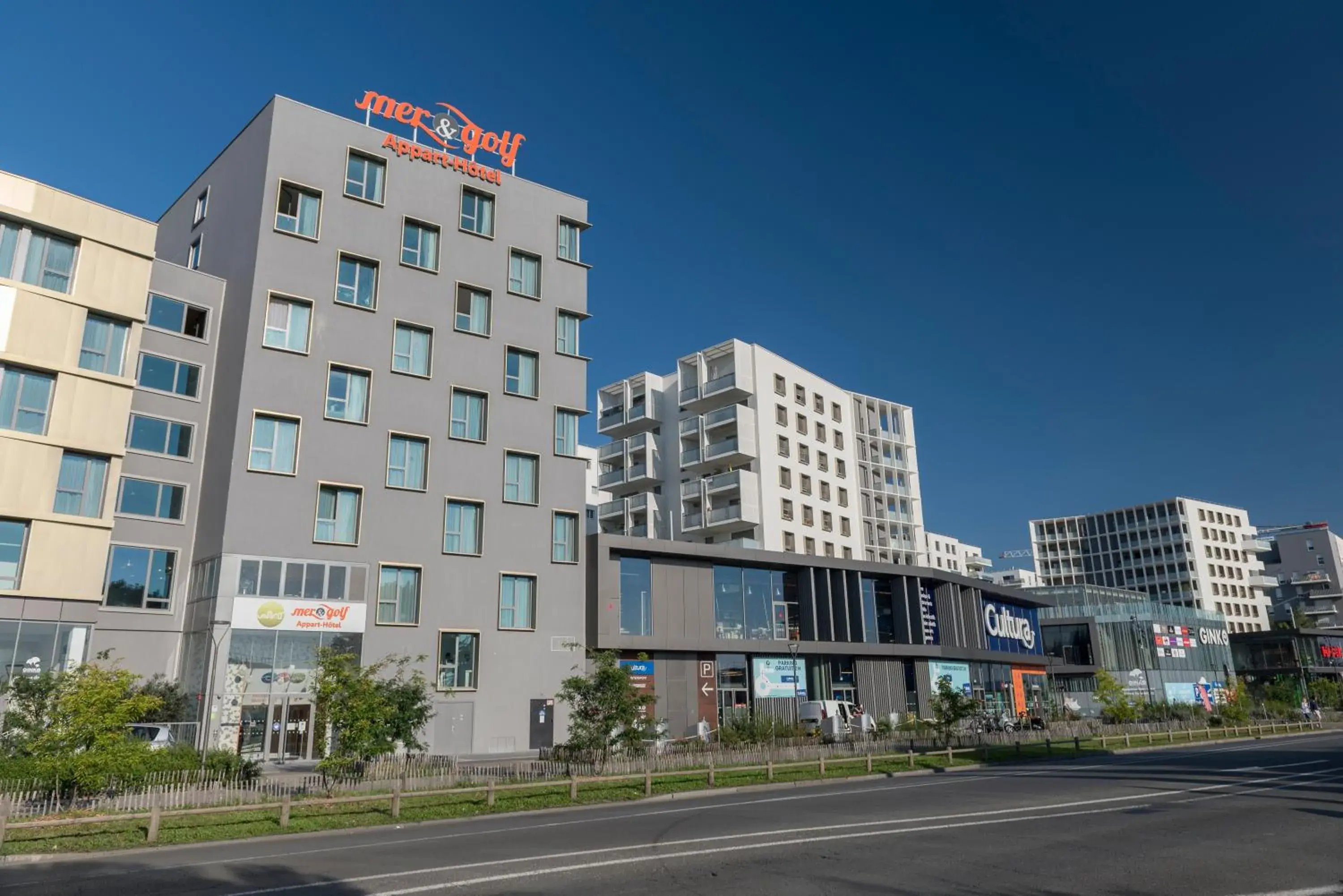 Property building in Appart-Hôtel Mer & Golf City Bordeaux Lac Property building in Appart-Hôtel Mer & Golf City Bordeaux Lac