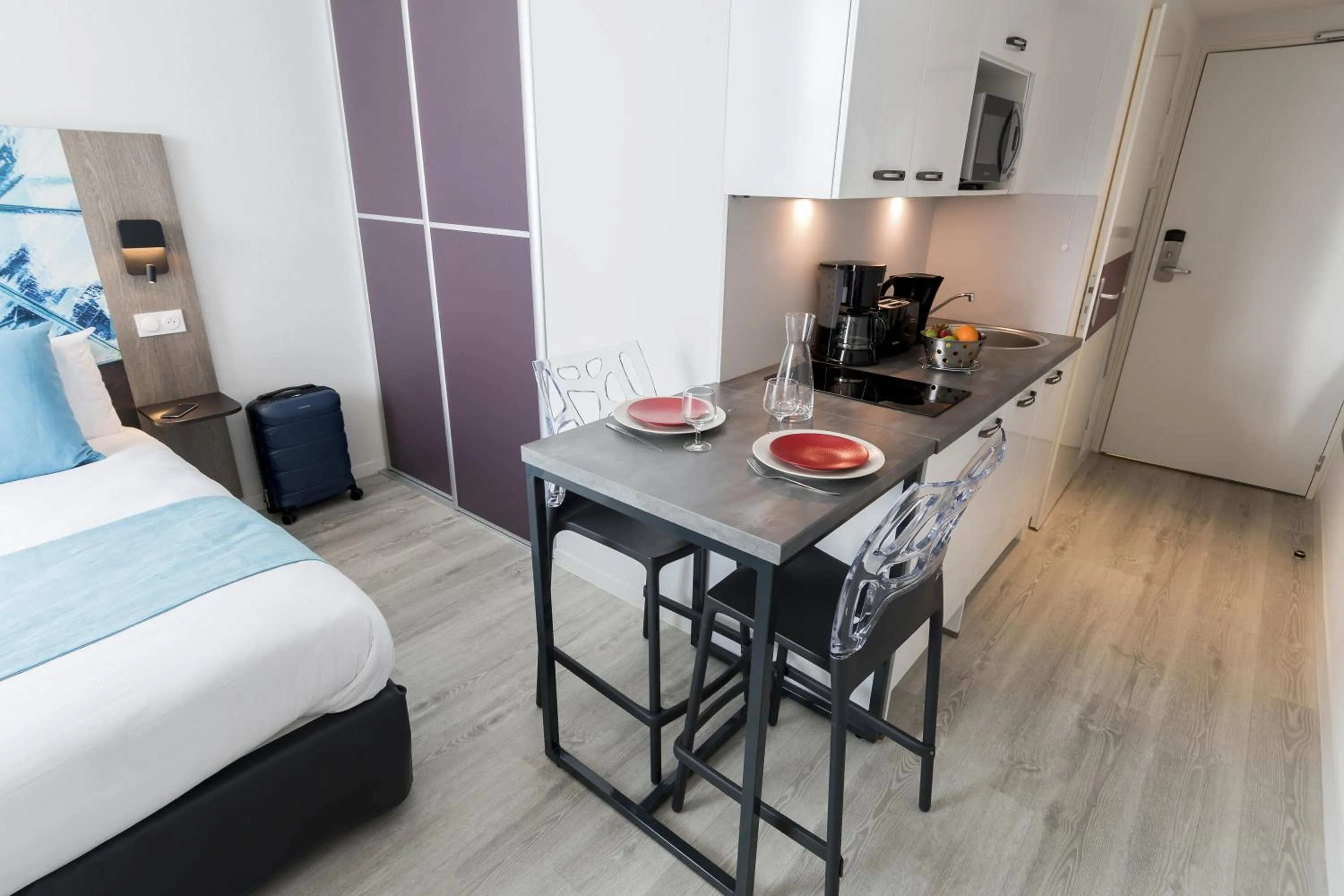 Coffee/tea facilities, Bed in Appart-Hôtel Mer & Golf City Bordeaux Lac