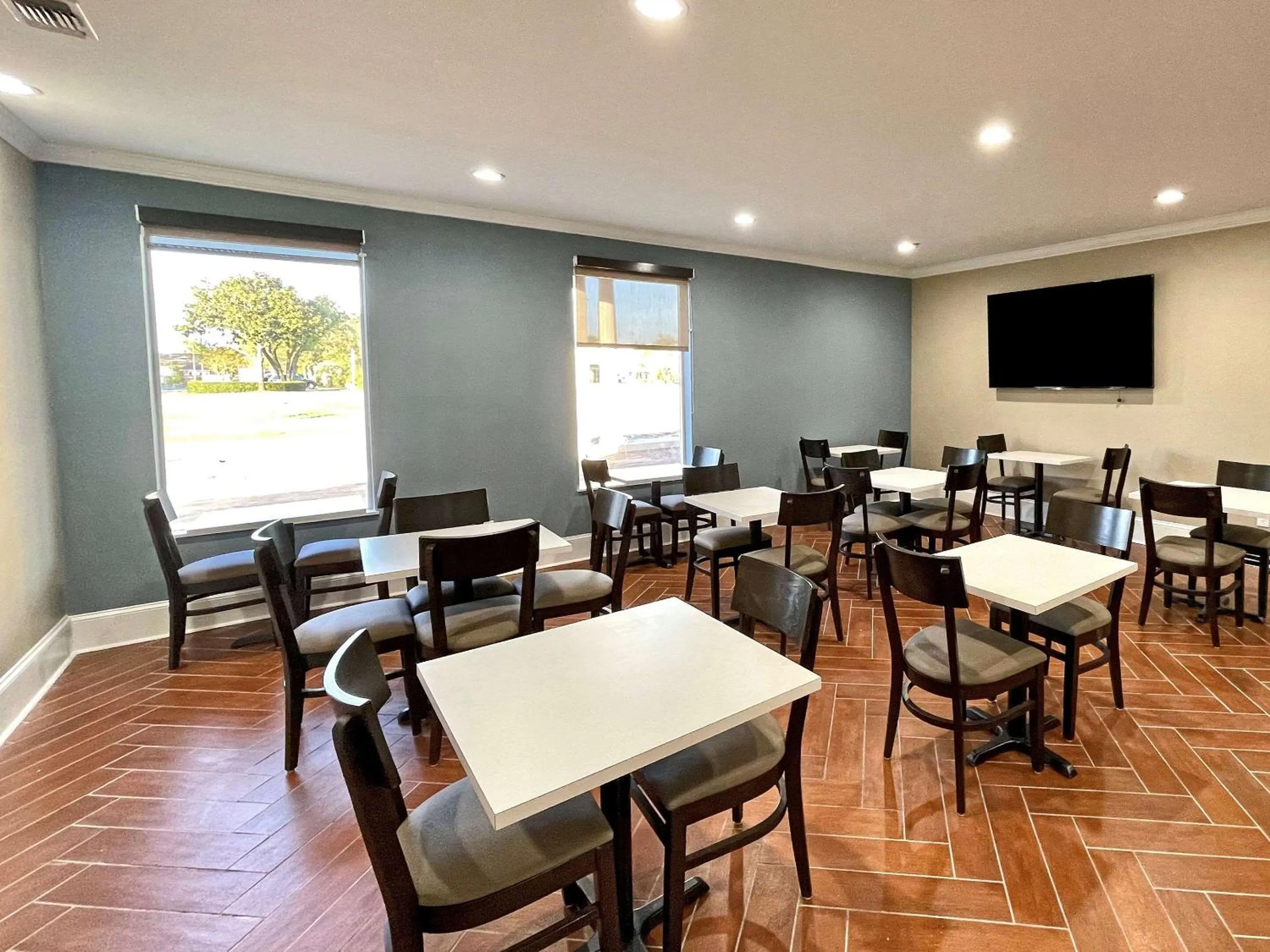 Breakfast in Sleep Inn & Suites Niceville - Destin