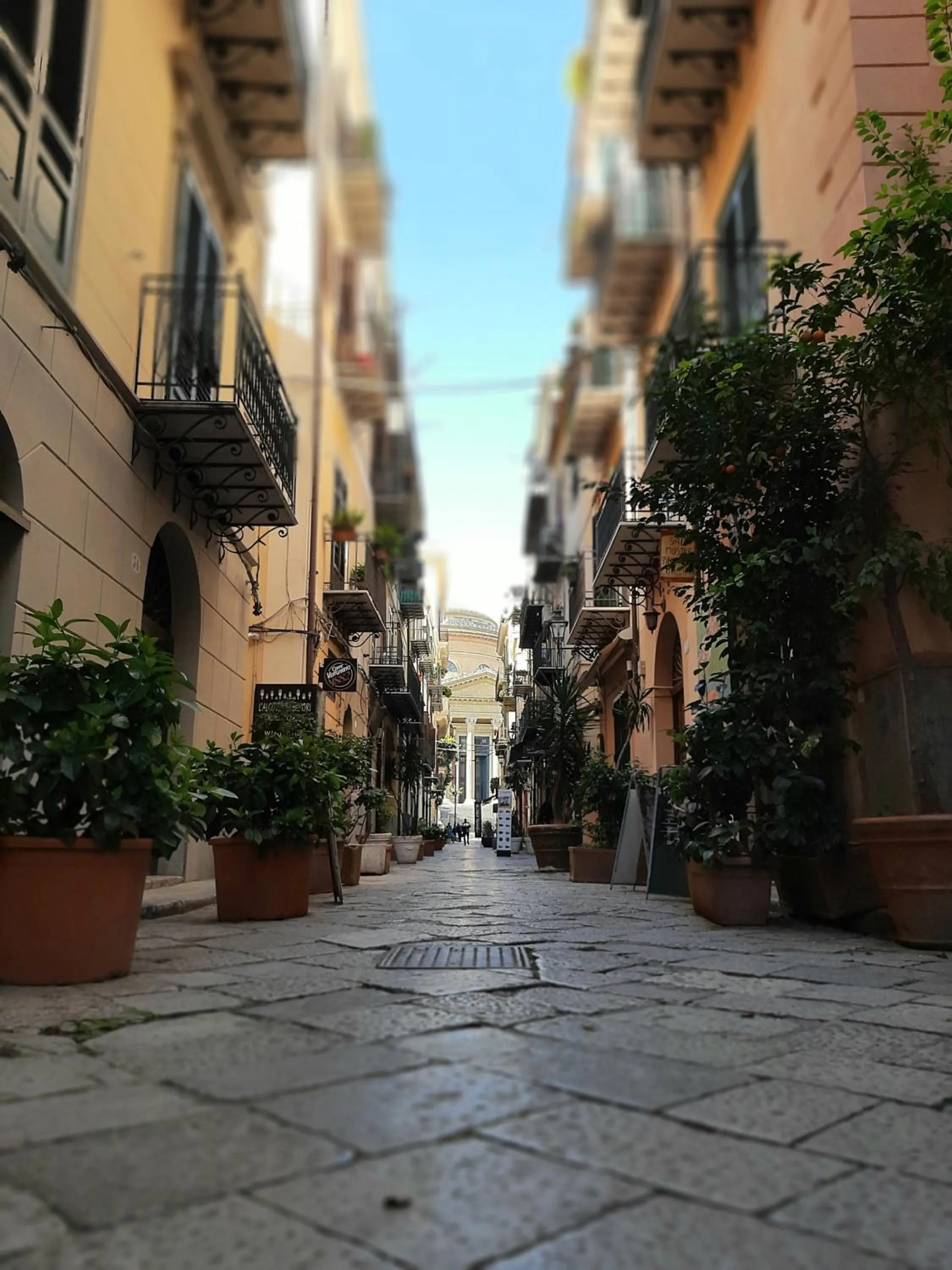 Property building in Pupi 93 Rooms