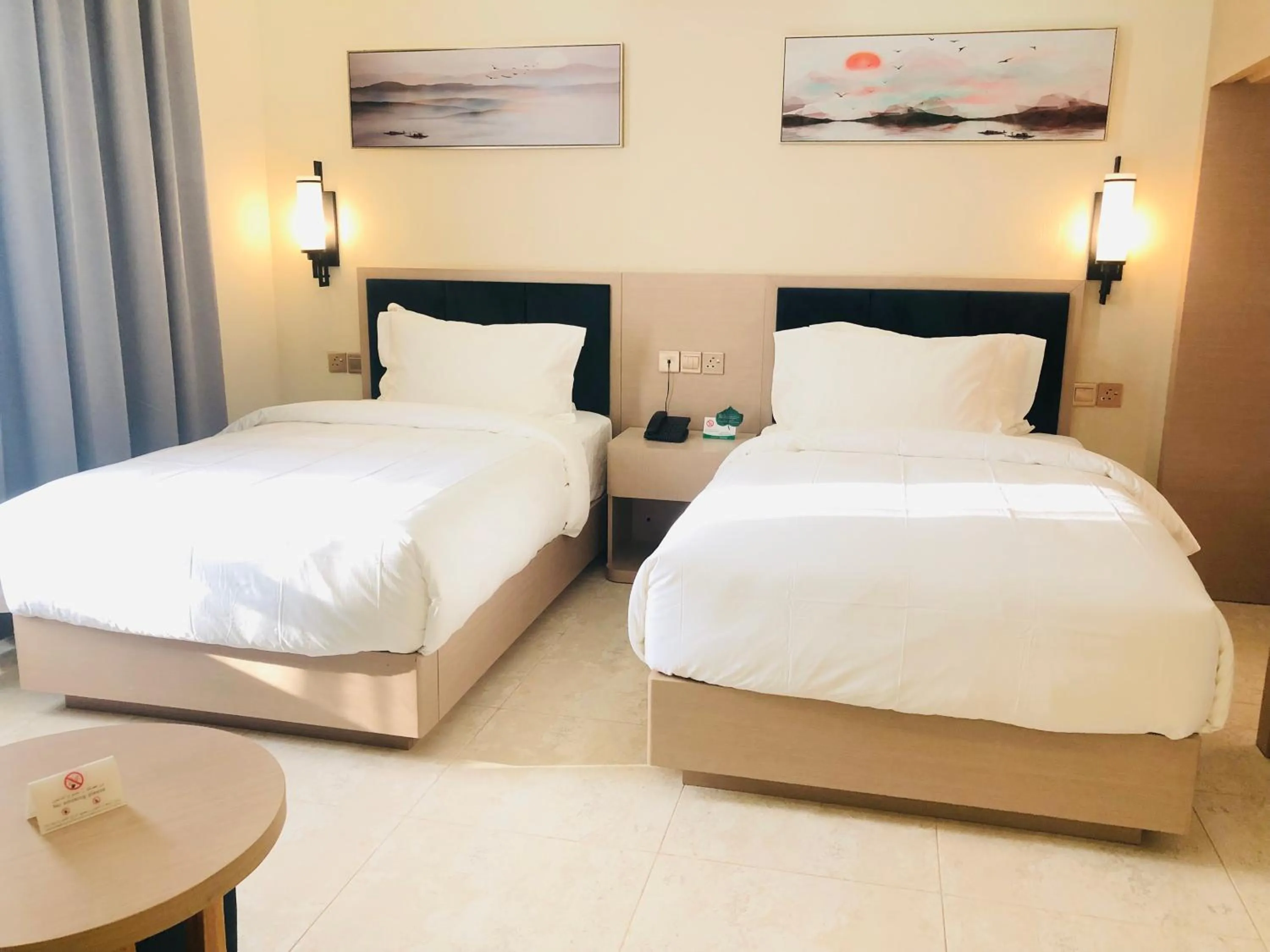 Bed in Season Inn Hotel