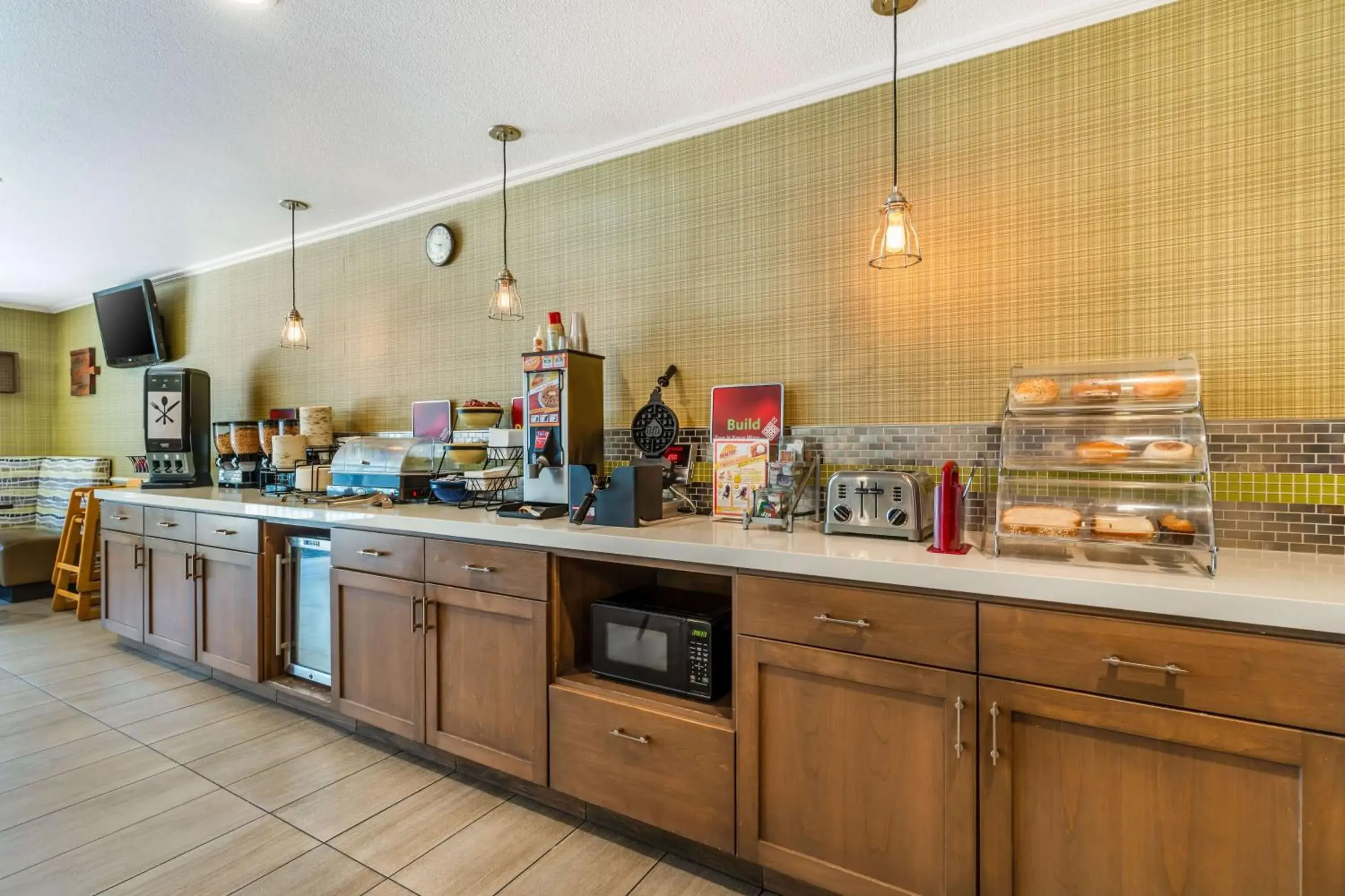 Breakfast in Best Western Plus Inn Scotts Valley Breakfast in Best Western Plus Inn Scotts Valley