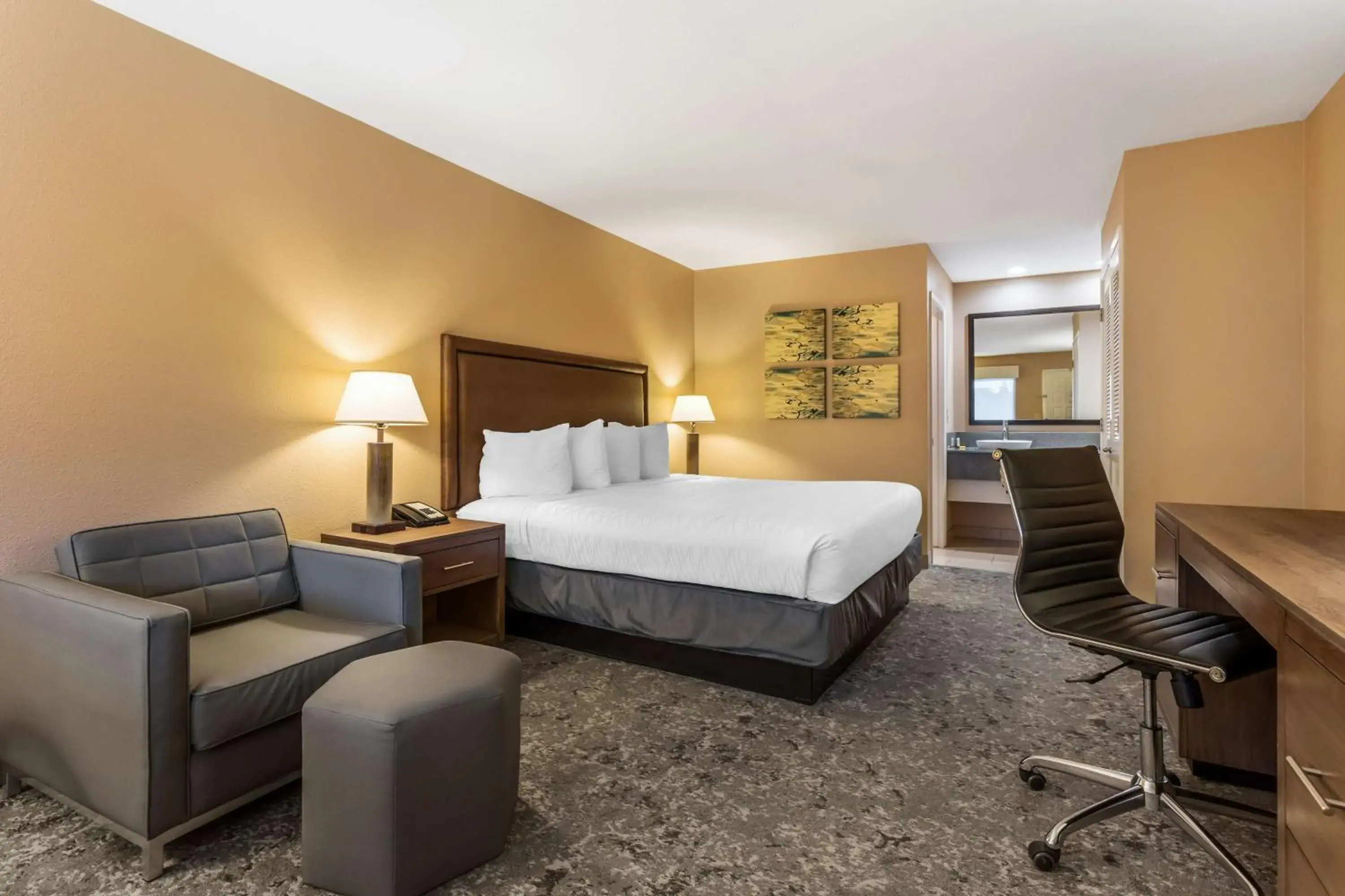 Bedroom, Bed in Best Western Plus Inn Scotts Valley Bedroom, Bed in Best Western Plus Inn Scotts Valley