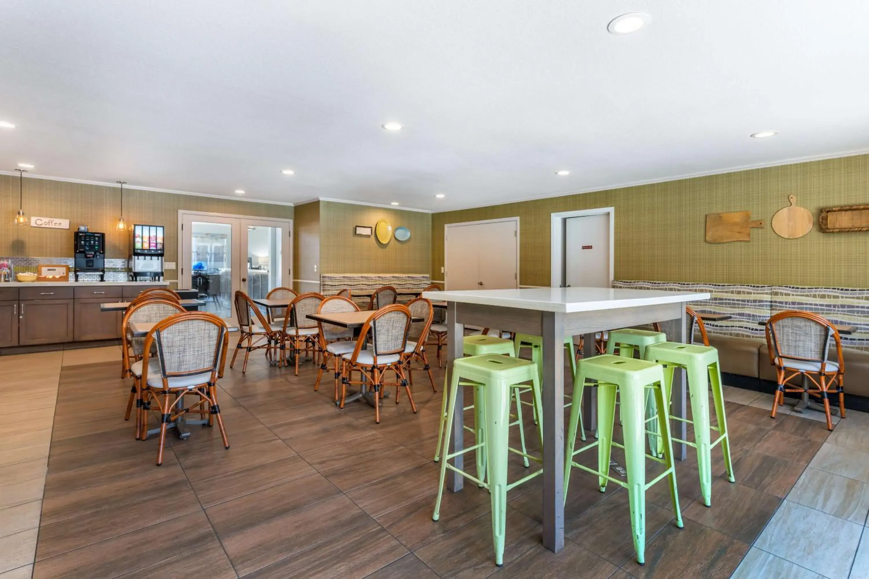 Breakfast in Best Western Plus Inn Scotts Valley Breakfast in Best Western Plus Inn Scotts Valley