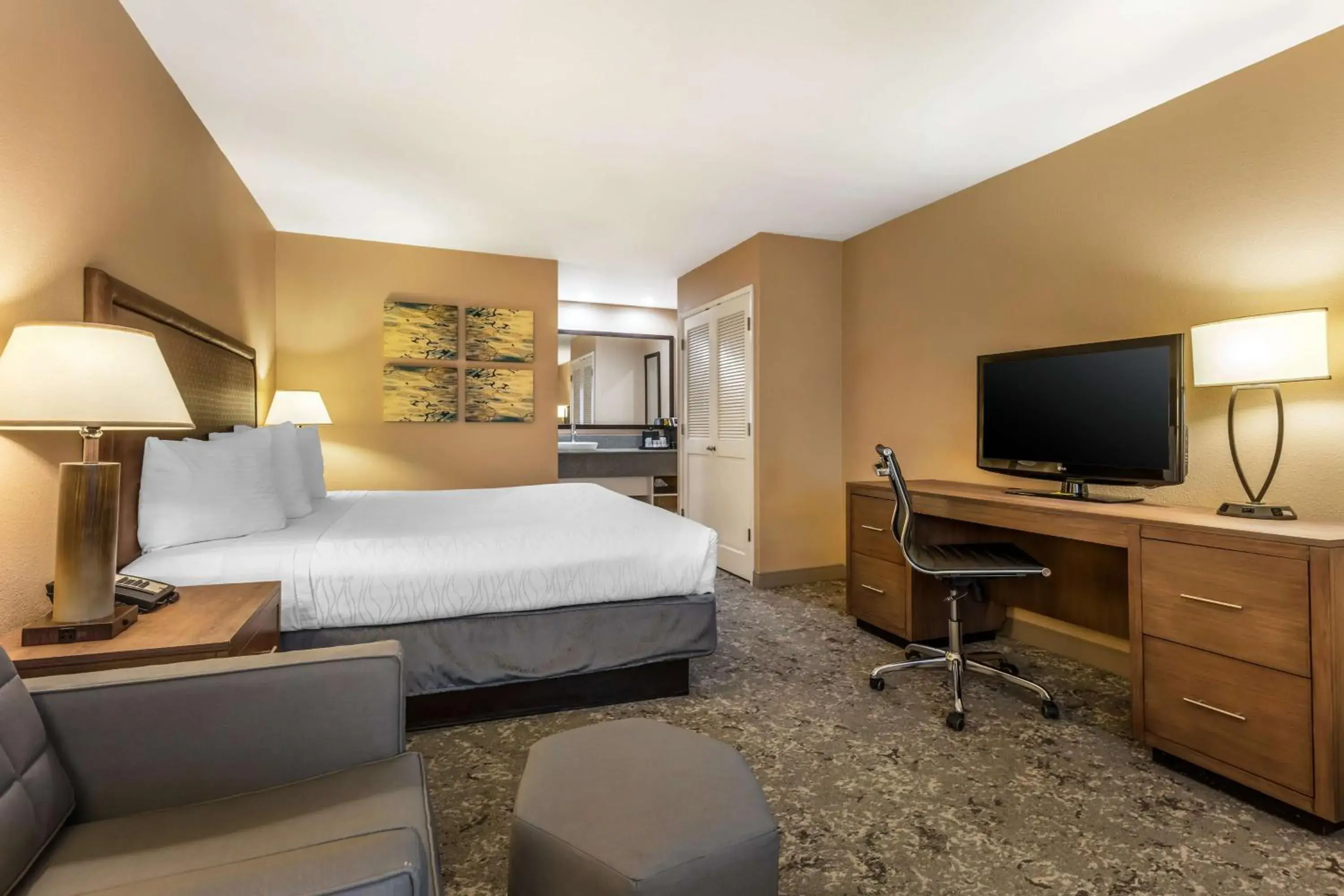 Bedroom, Bed in Best Western Plus Inn Scotts Valley Bedroom, Bed in Best Western Plus Inn Scotts Valley