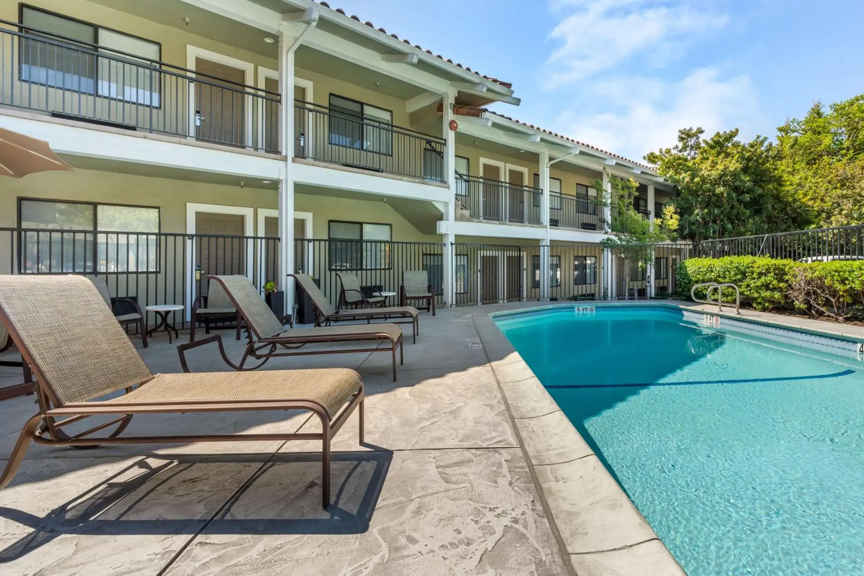 Pool view in Best Western Plus Inn Scotts Valley Pool view in Best Western Plus Inn Scotts Valley
