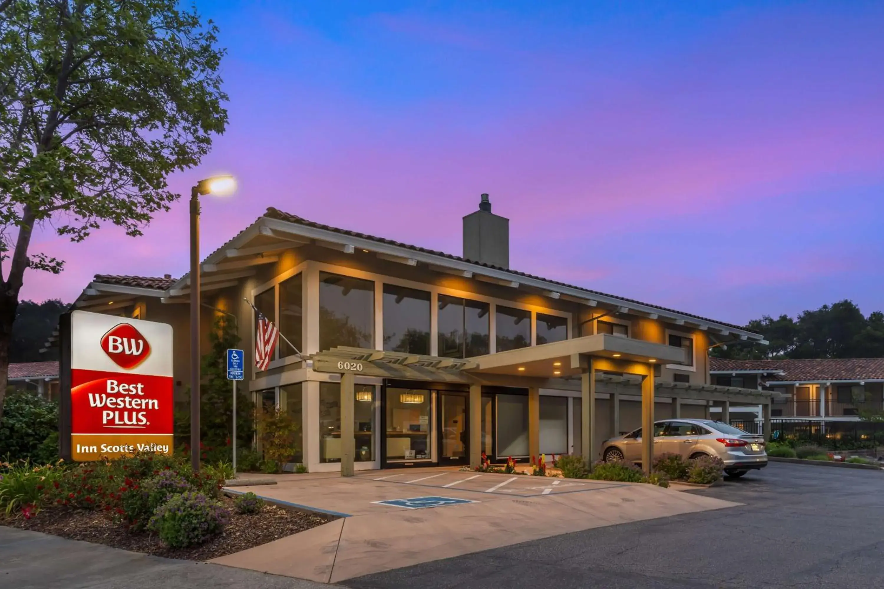 Property building in Best Western Plus Inn Scotts Valley Property building in Best Western Plus Inn Scotts Valley