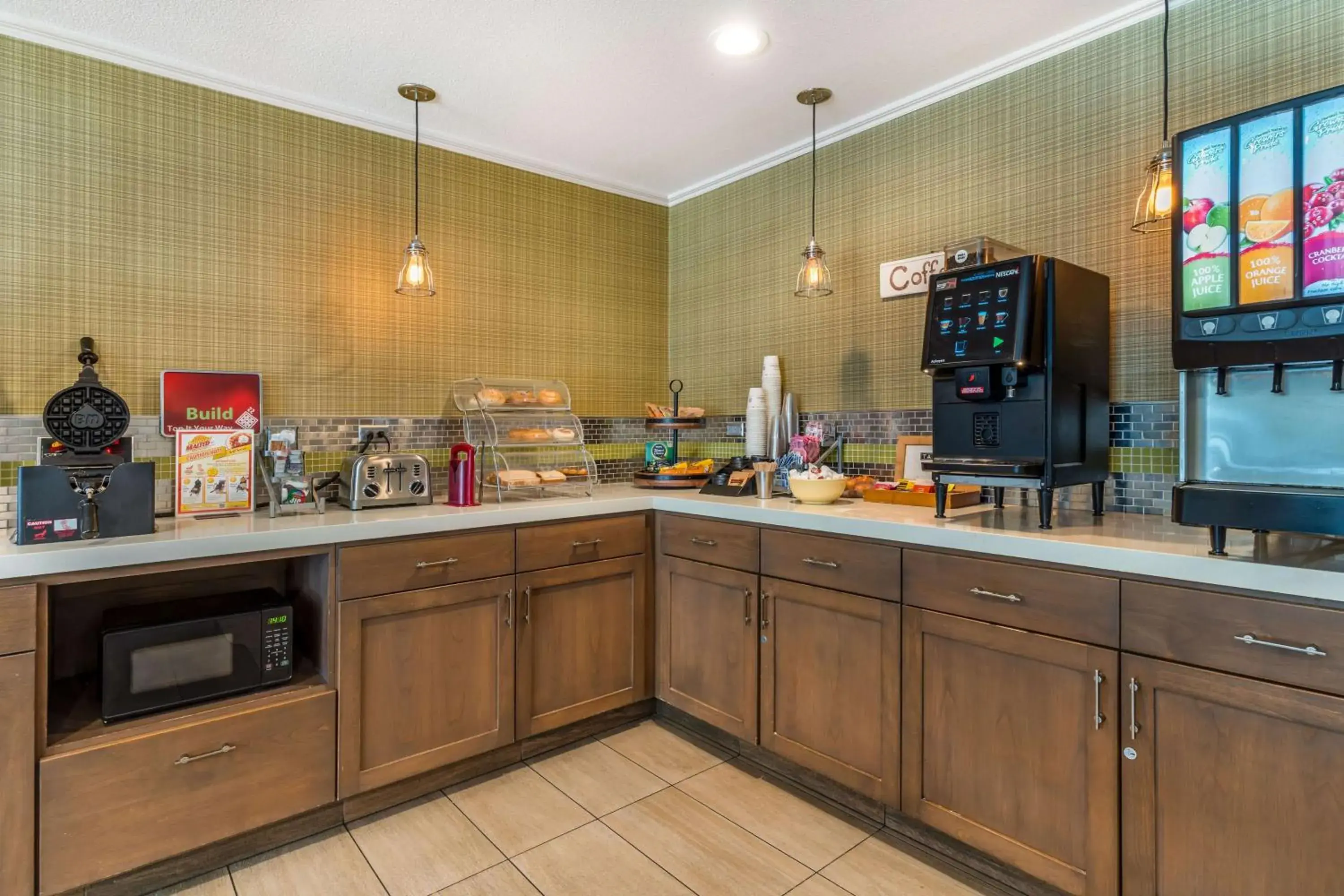 Breakfast in Best Western Plus Inn Scotts Valley Breakfast in Best Western Plus Inn Scotts Valley