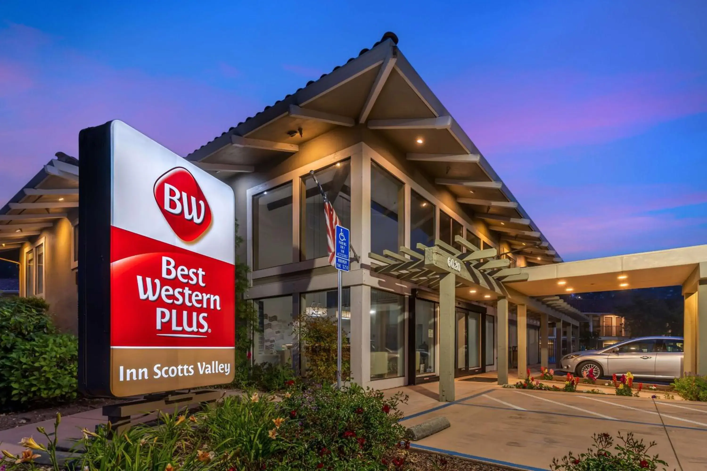 Property building in Best Western Plus Inn Scotts Valley Property building in Best Western Plus Inn Scotts Valley