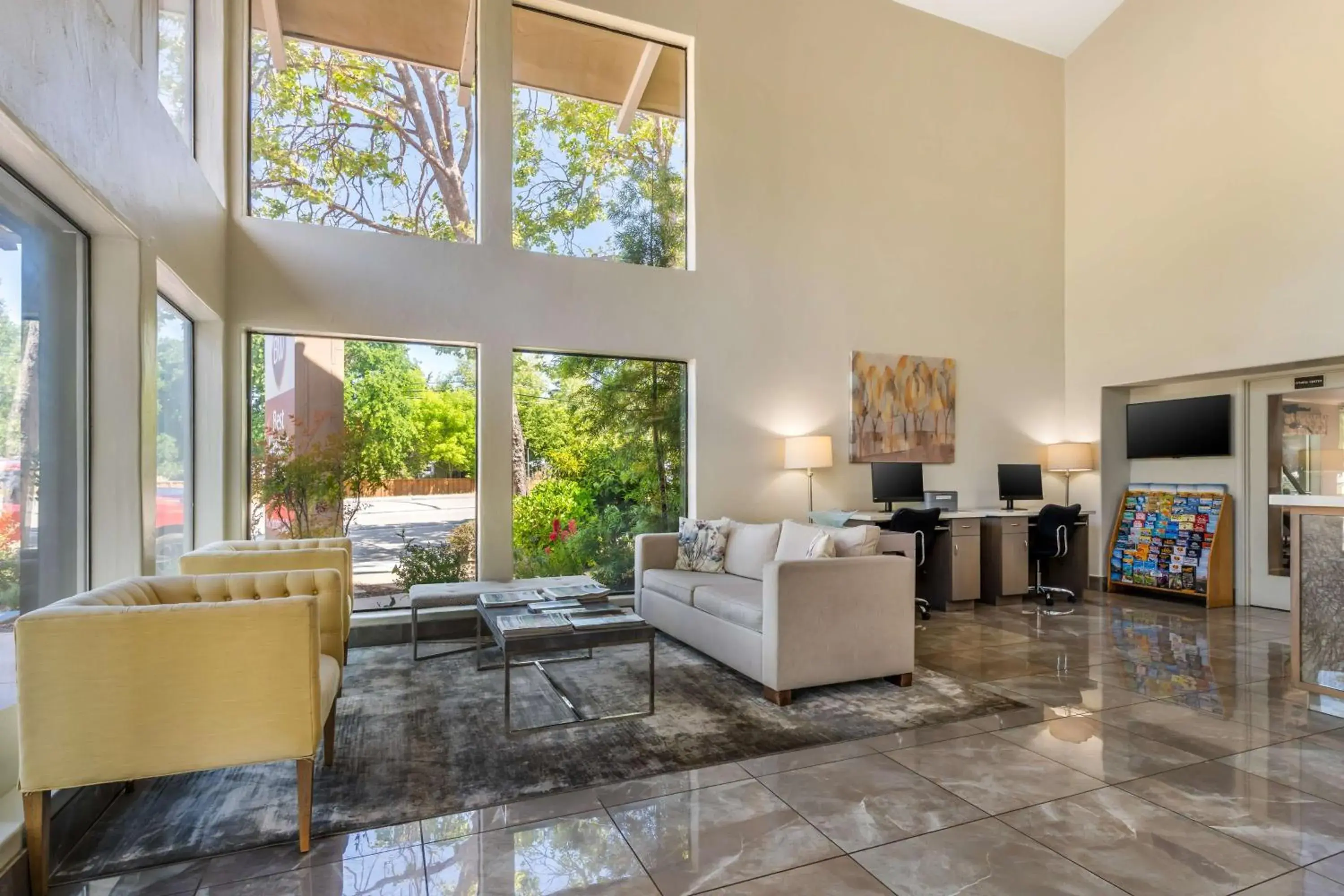 Lobby or reception in Best Western Plus Inn Scotts Valley Lobby or reception in Best Western Plus Inn Scotts Valley
