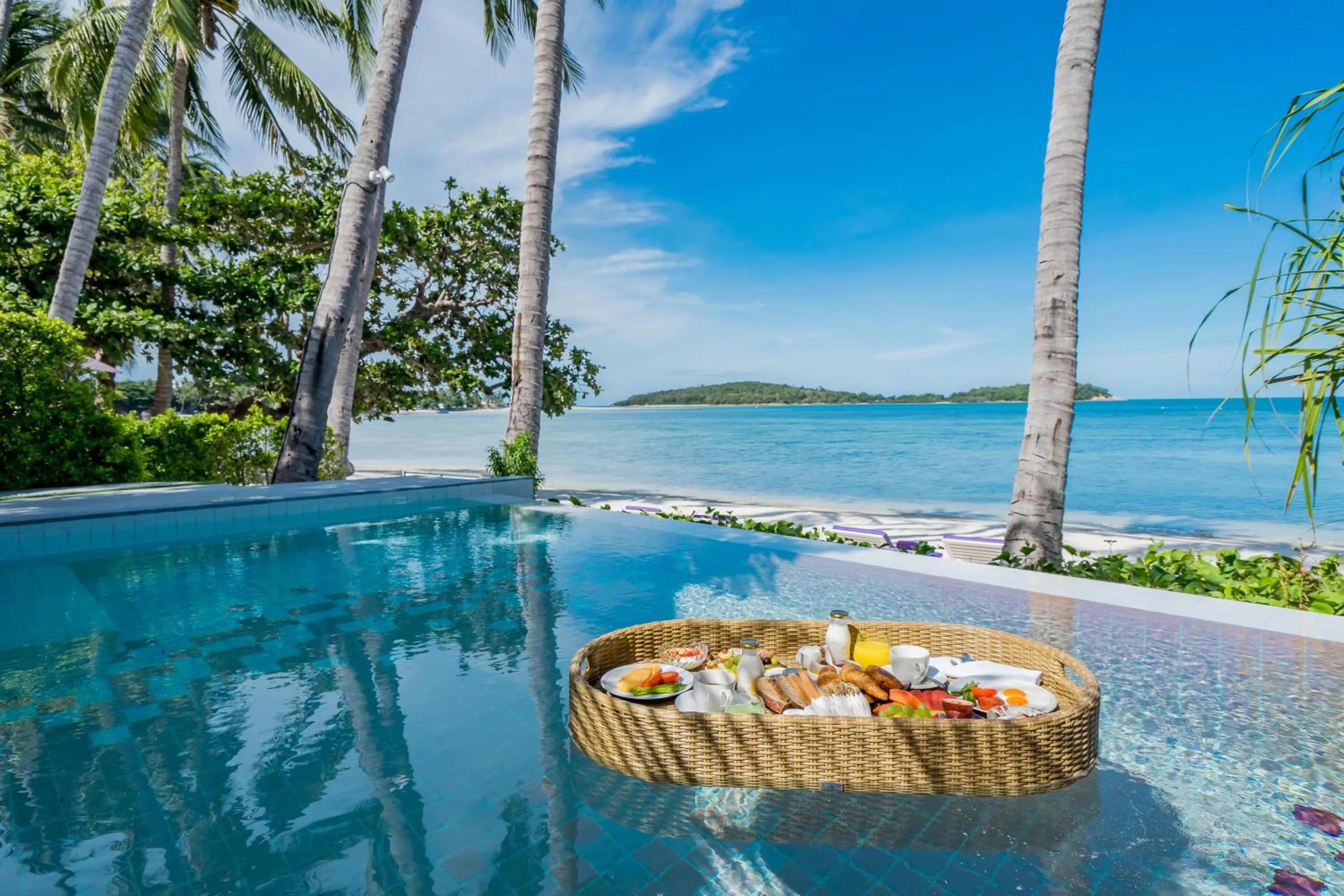 Swimming pool in La Vida Samui