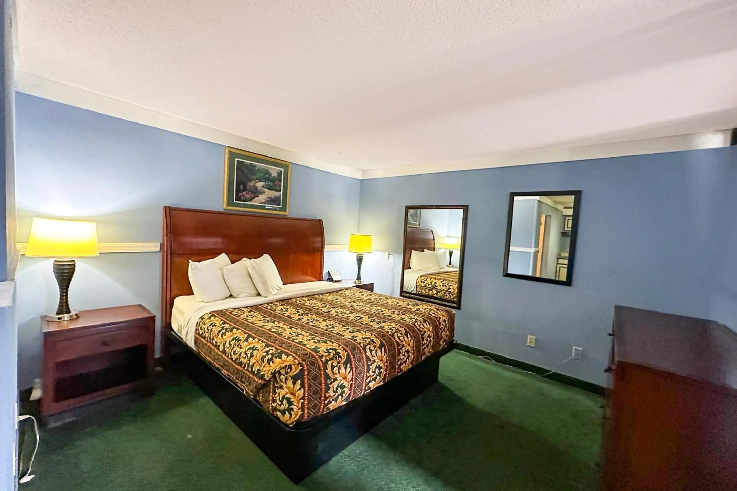 Bedroom, Bed in Executive Inn Ridgeway I-77 Bedroom, Bed in Executive Inn Ridgeway I-77