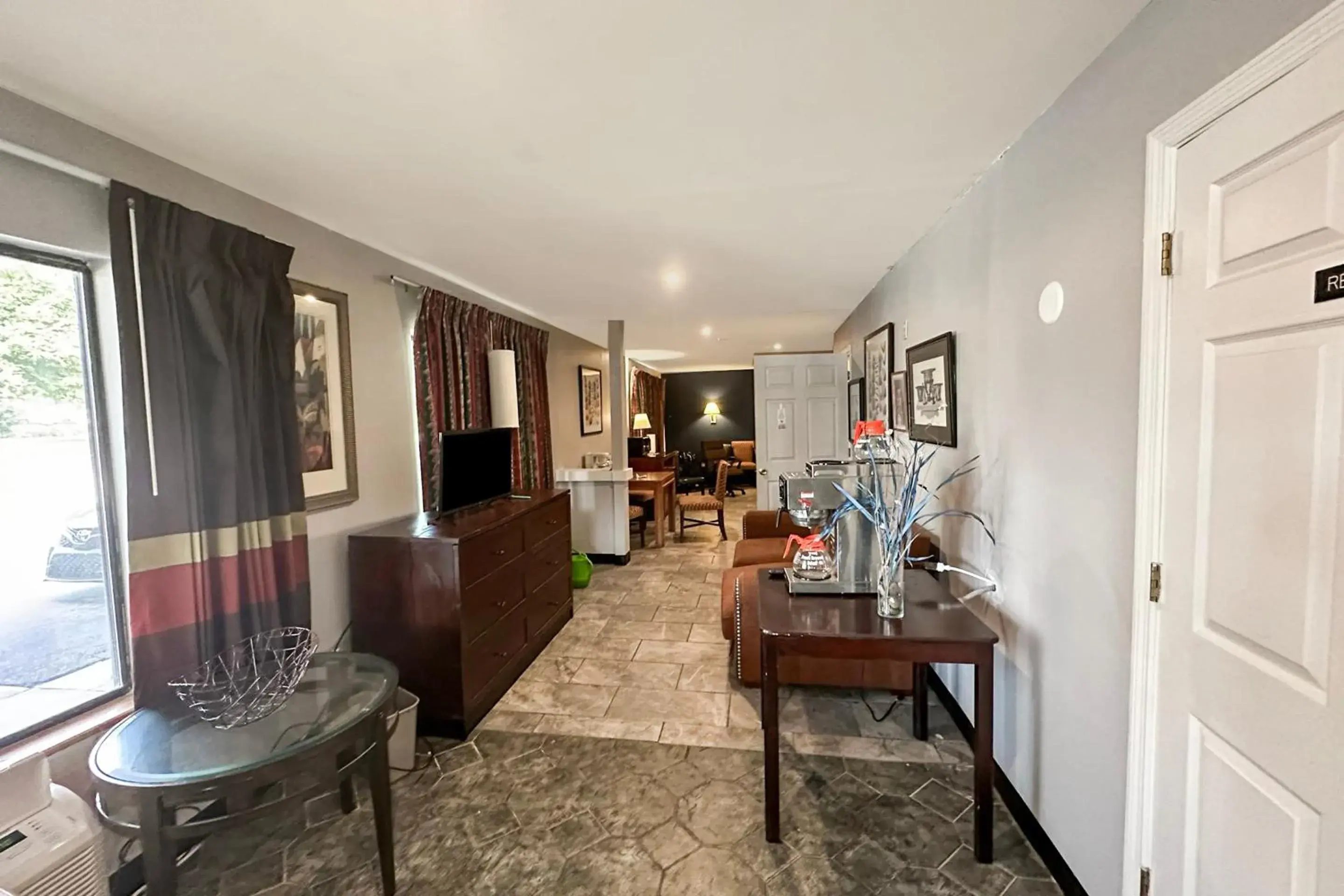 Lobby or reception in Executive Inn Ridgeway I-77 Lobby or reception in Executive Inn Ridgeway I-77