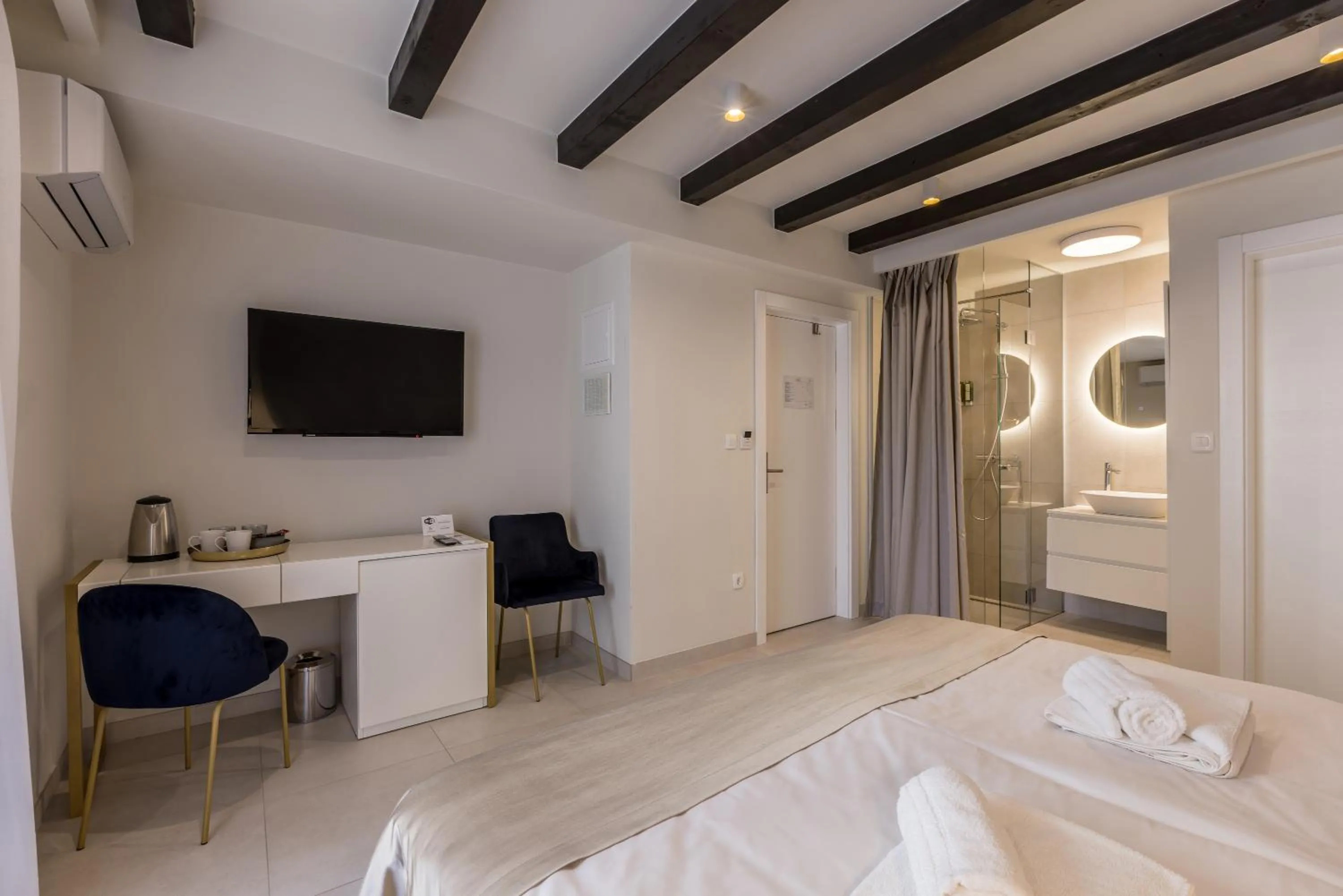 Photo of the whole room, Bed in Sperone Hotel