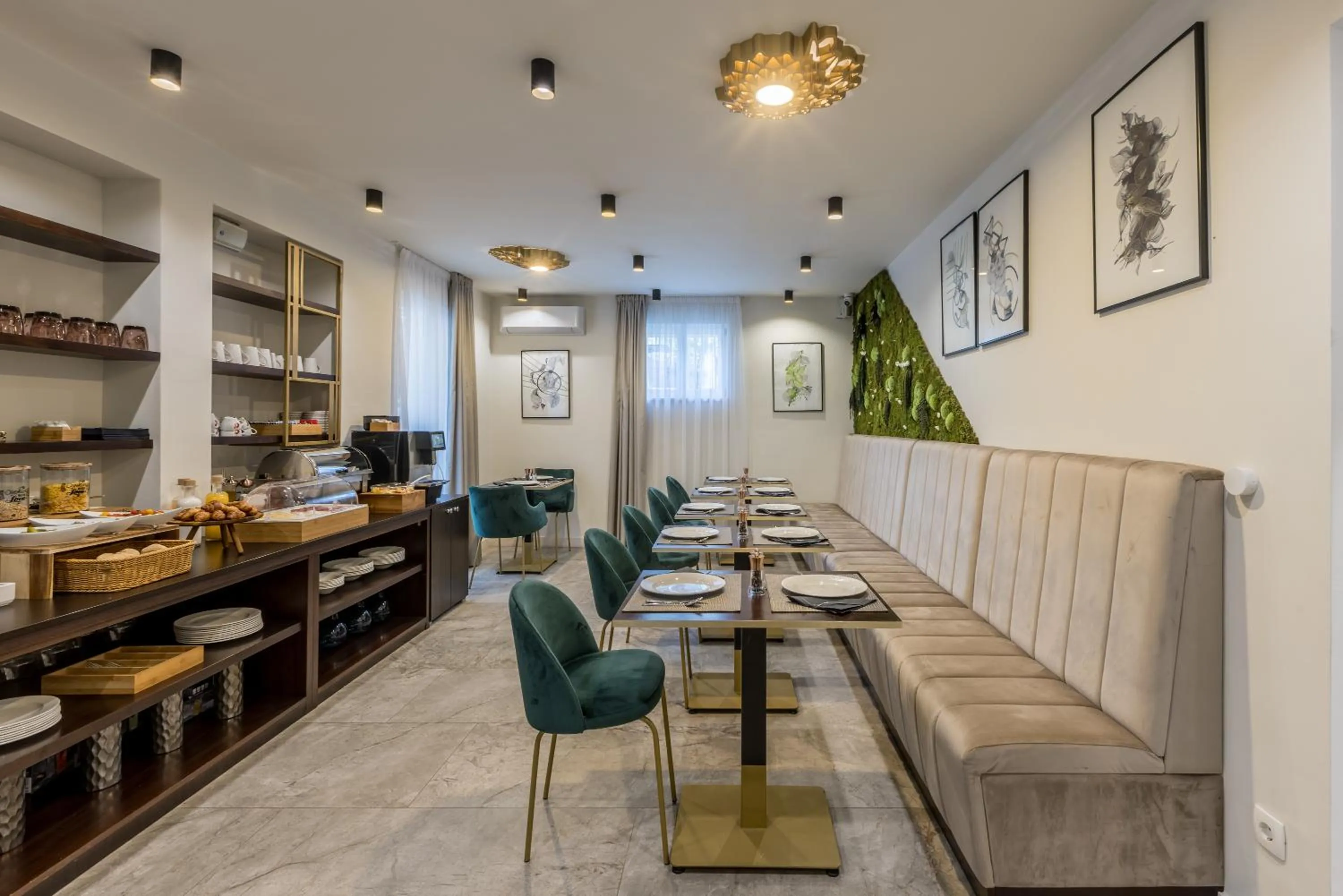 Dining area in Sperone Hotel