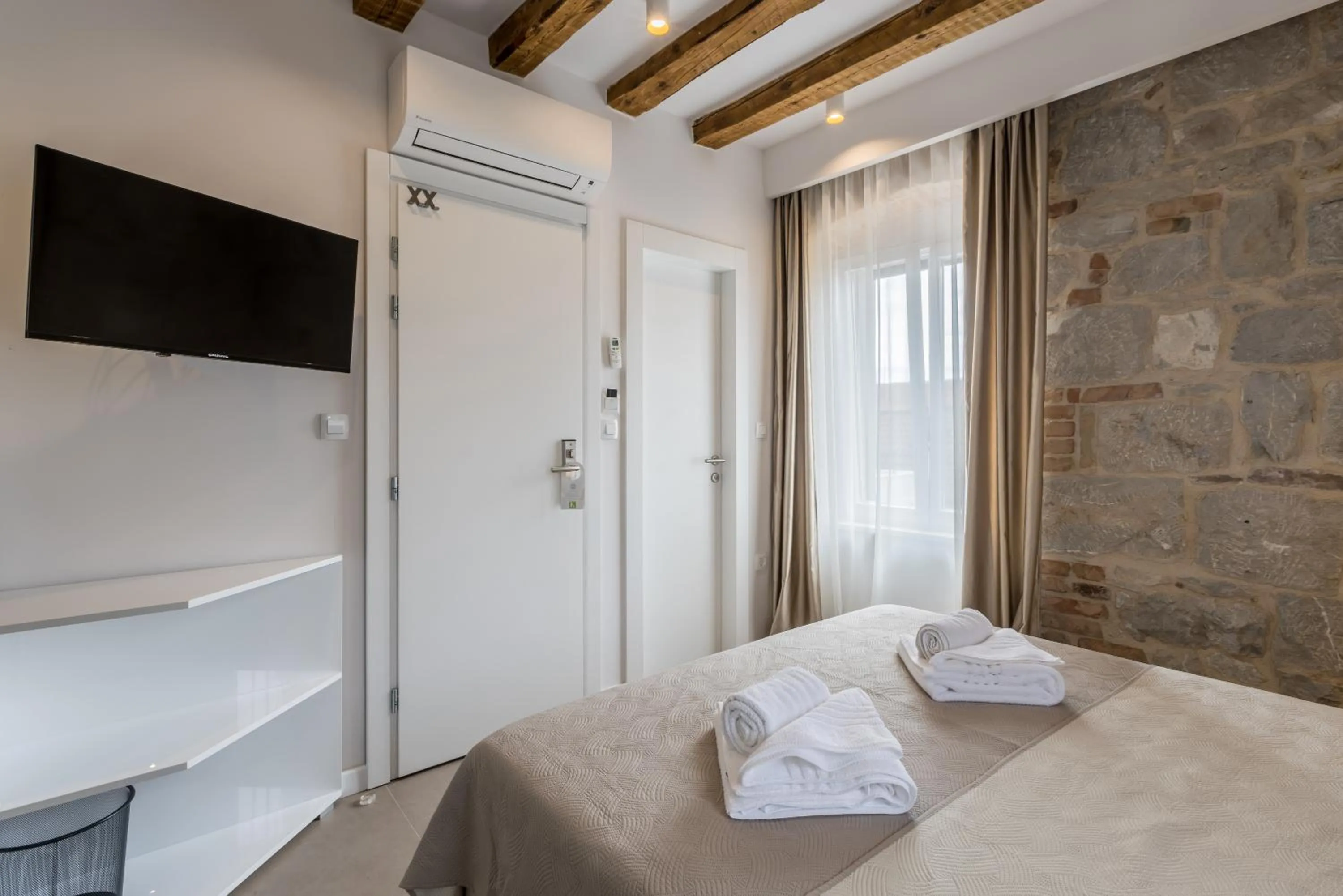 Photo of the whole room, Bed in Sperone Hotel