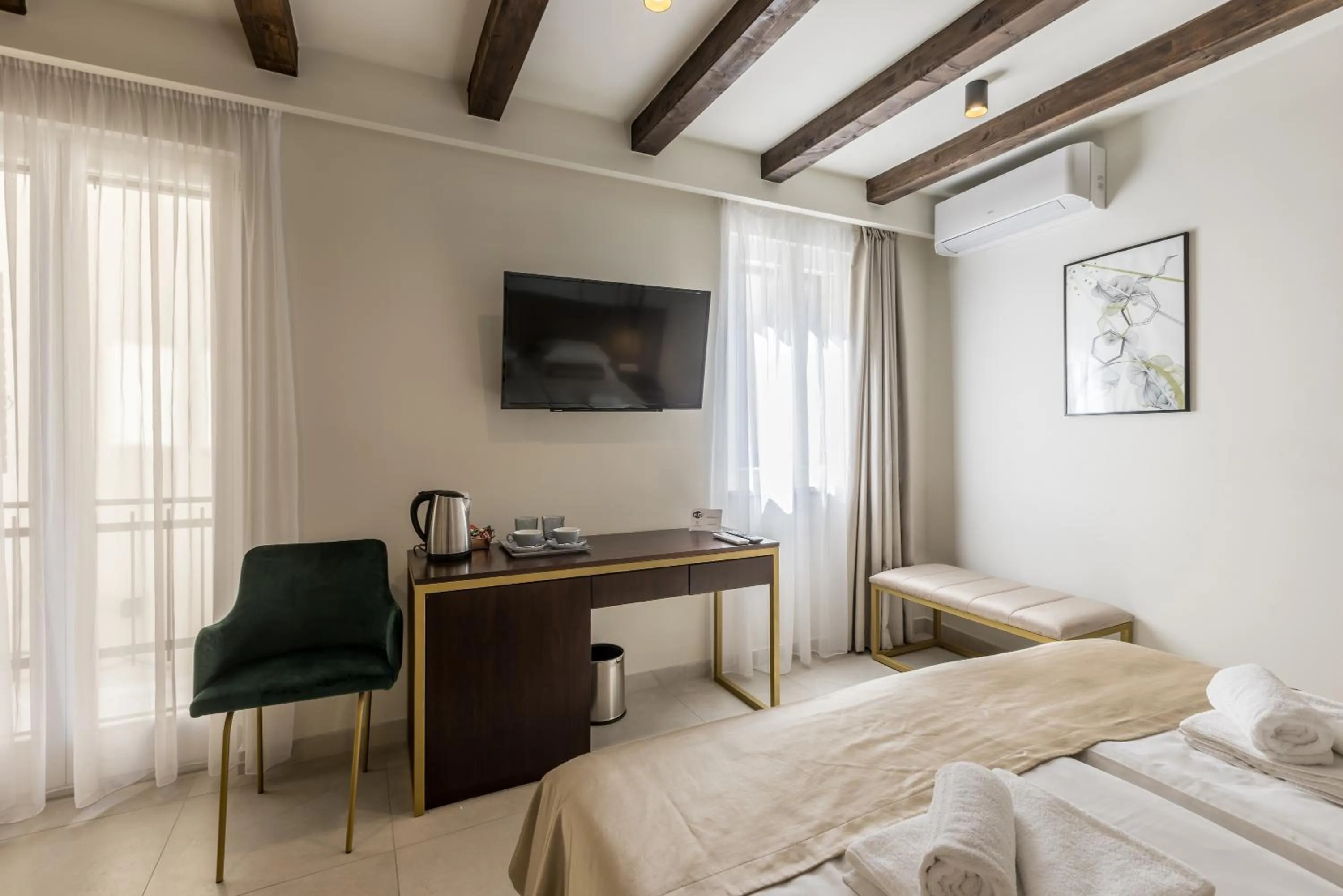 TV and multimedia, Bed in Sperone Hotel