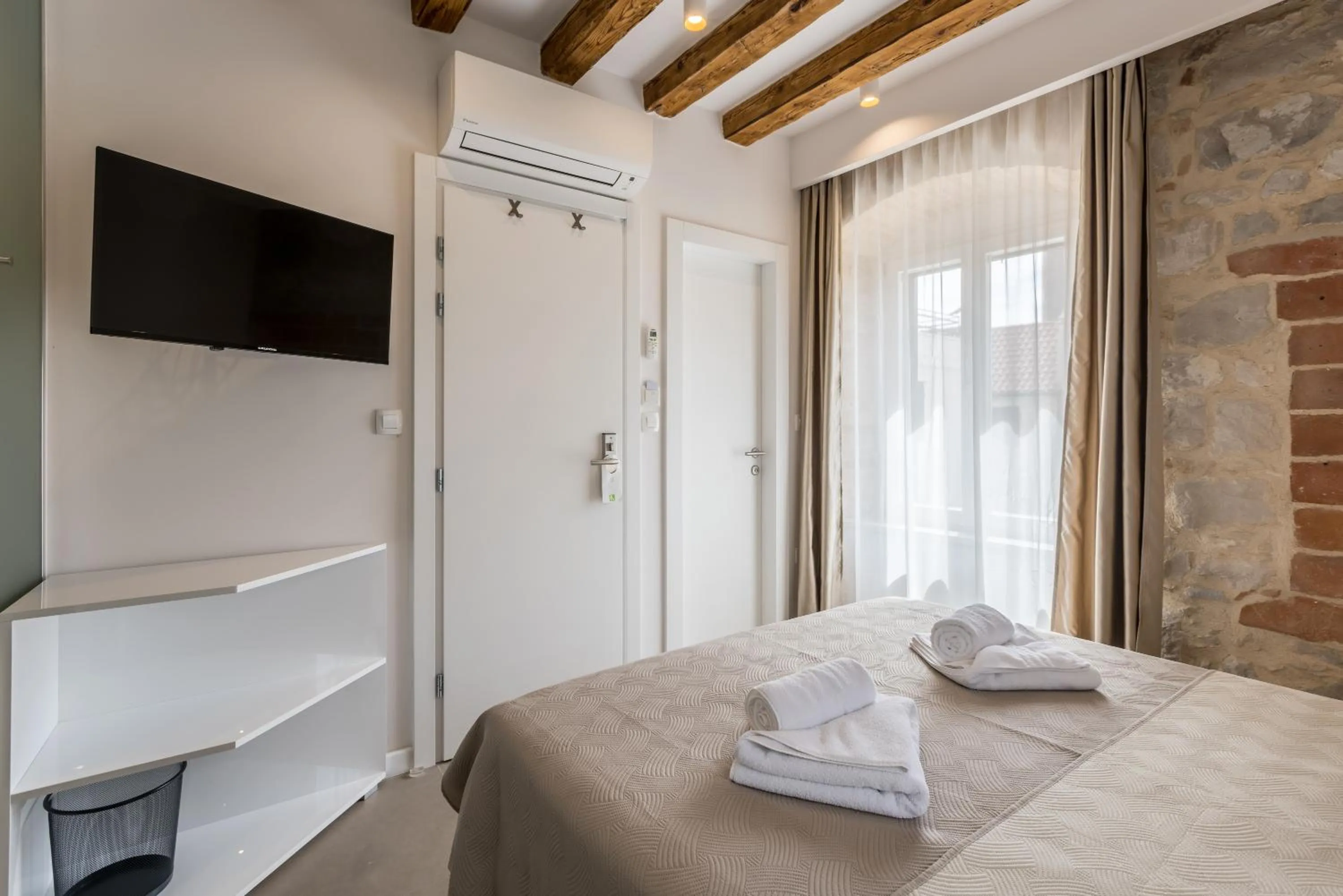 Photo of the whole room, Bed in Sperone Hotel