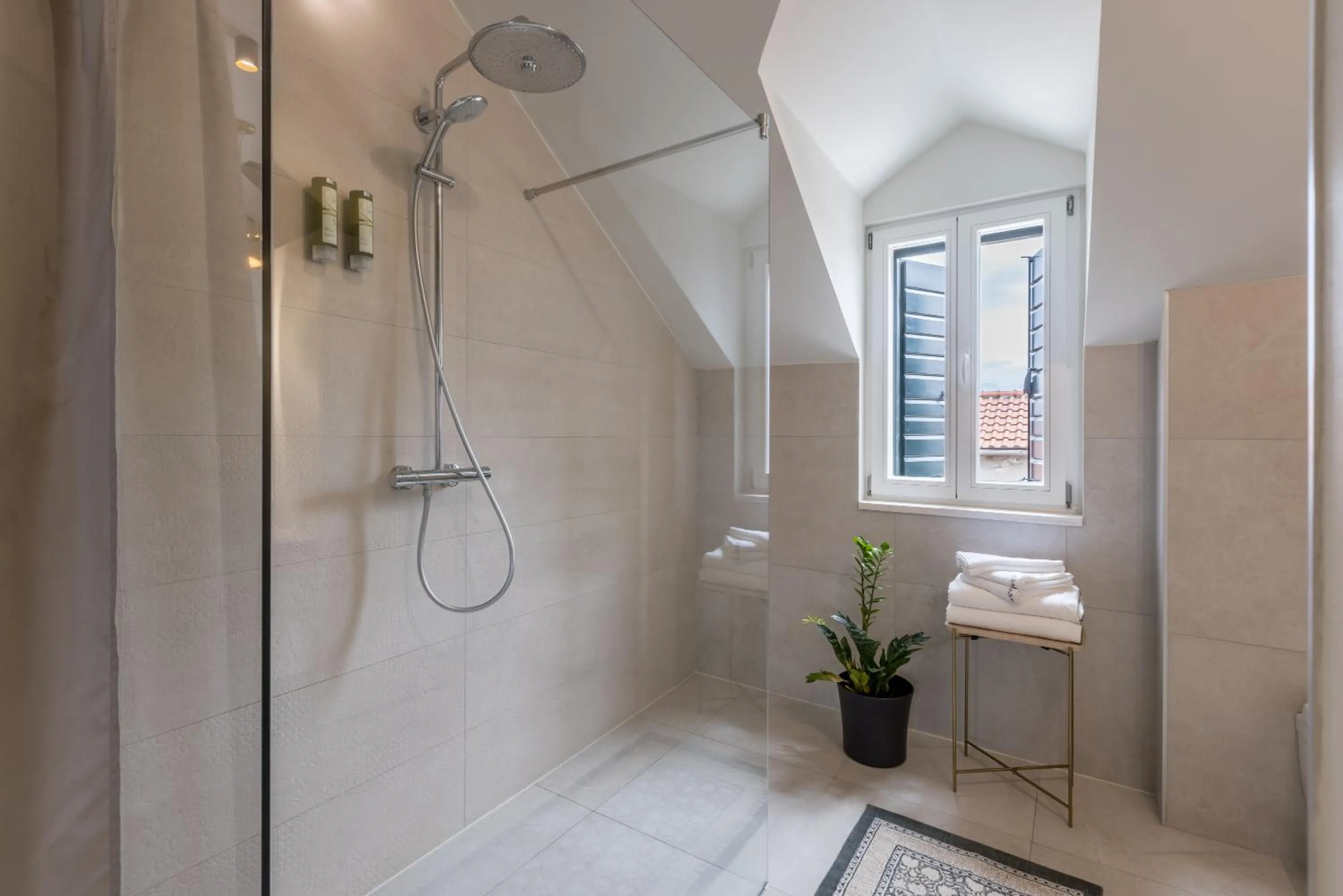 Bathroom in Sperone Hotel