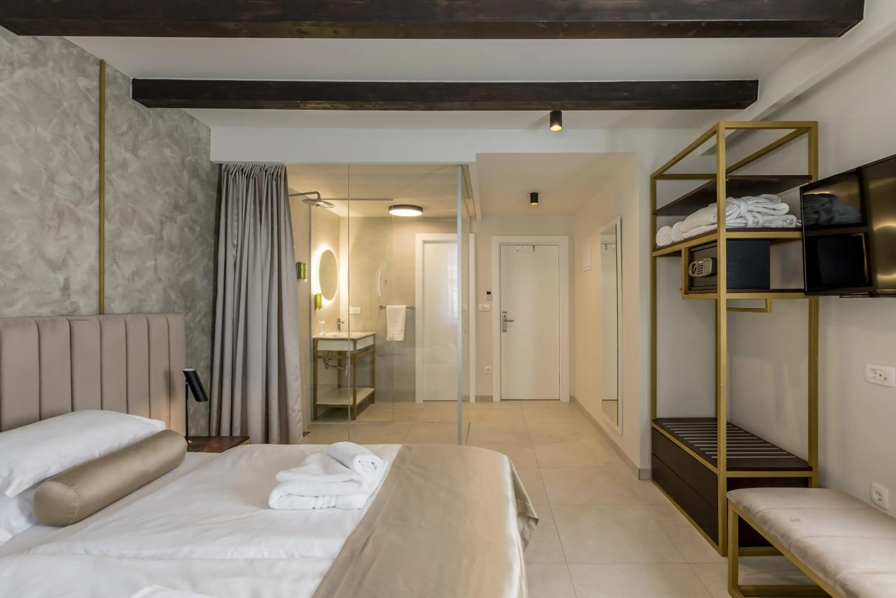 Photo of the whole room, Bed in Sperone Hotel