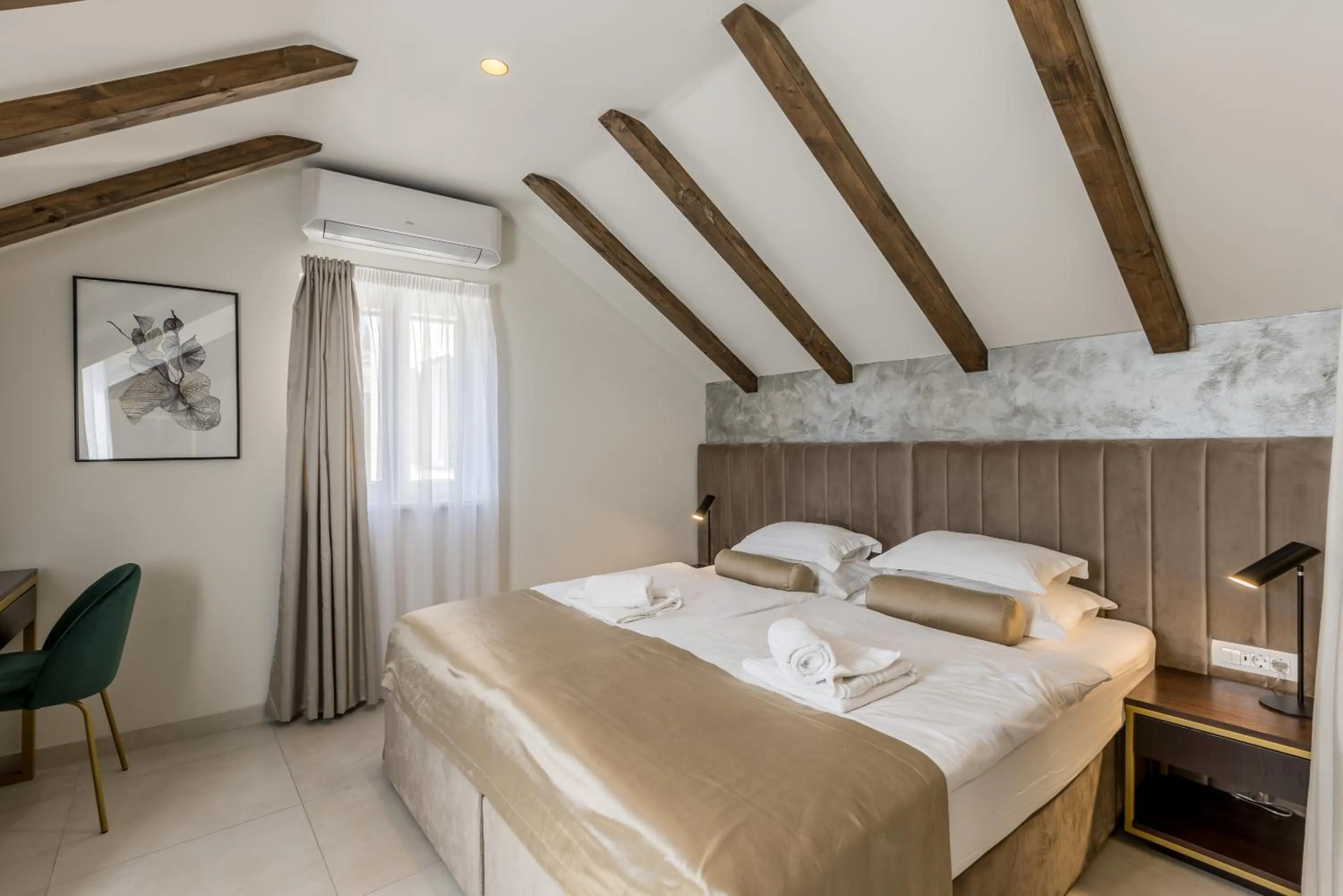 Bed in Sperone Hotel