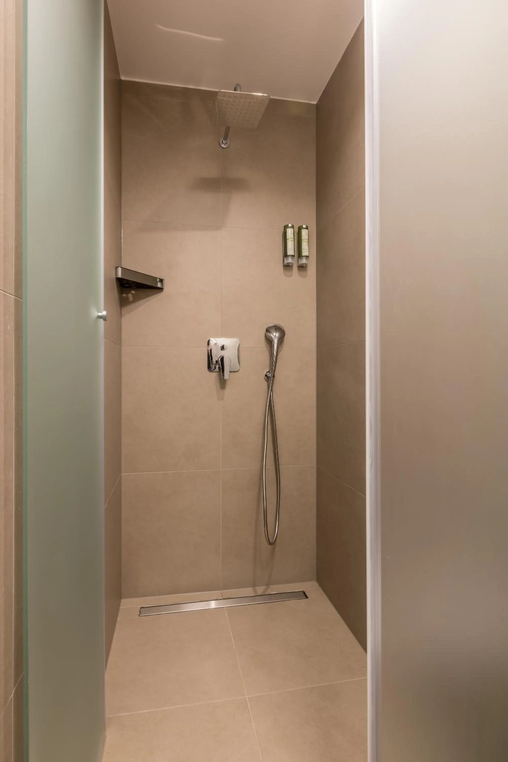 Shower in Sperone Hotel