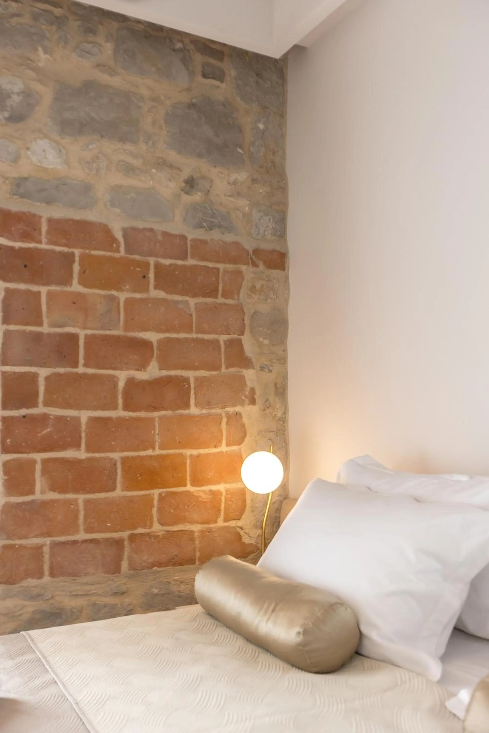 Bed in Sperone Hotel