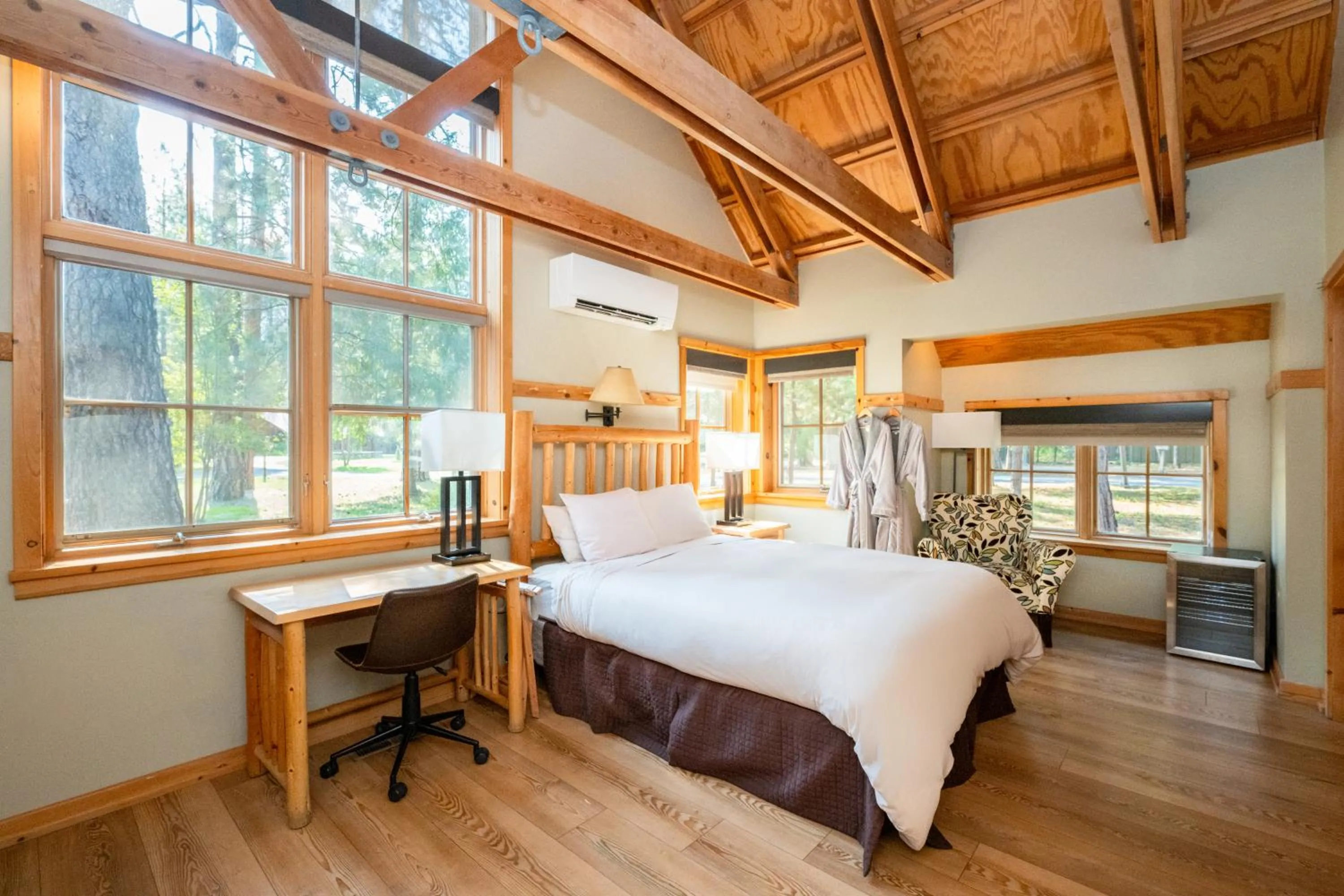 Bedroom, Bed in Sleeping Lady Mountain Resort