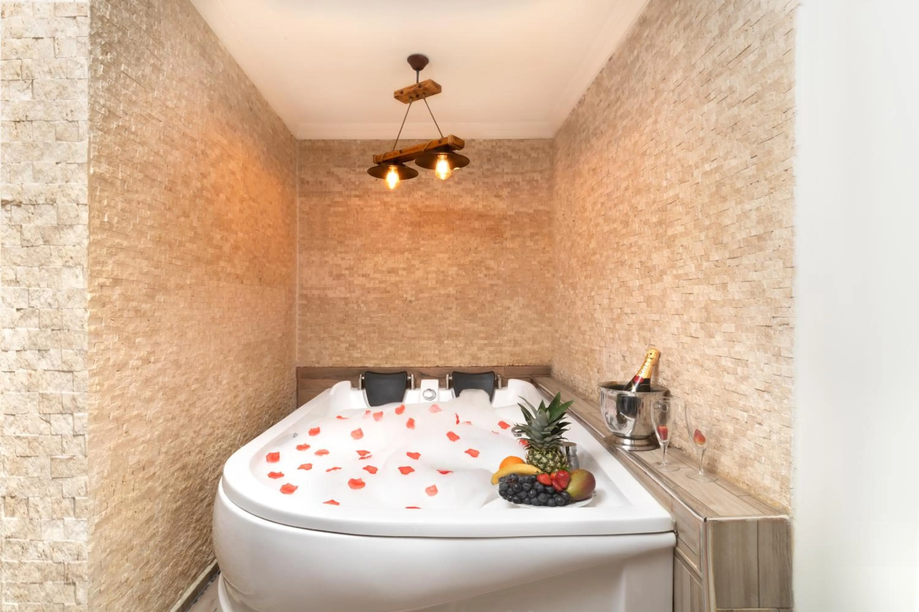 Bath in İstanbul Hotel & Suites