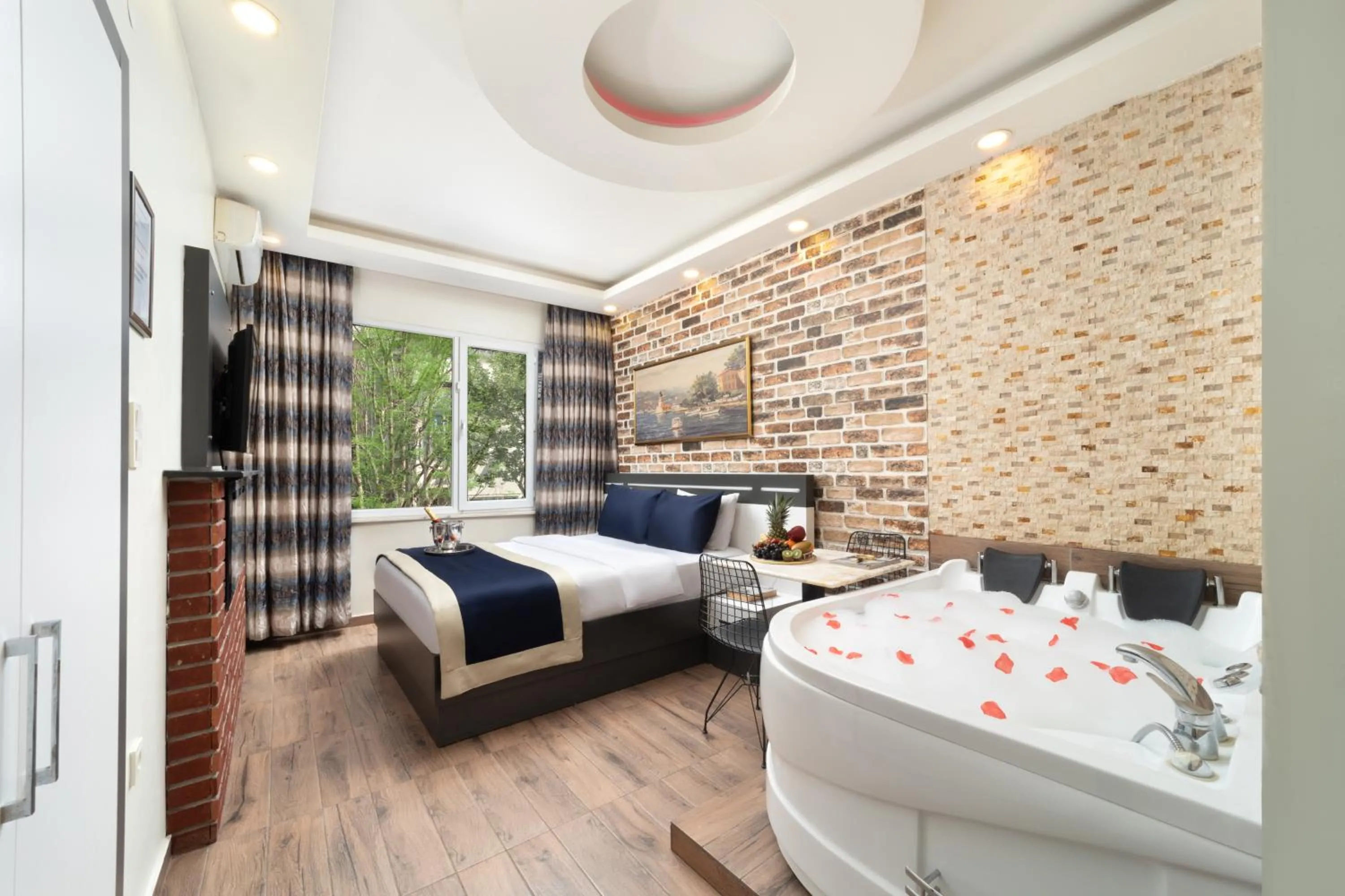 Bed in İstanbul Hotel & Suites