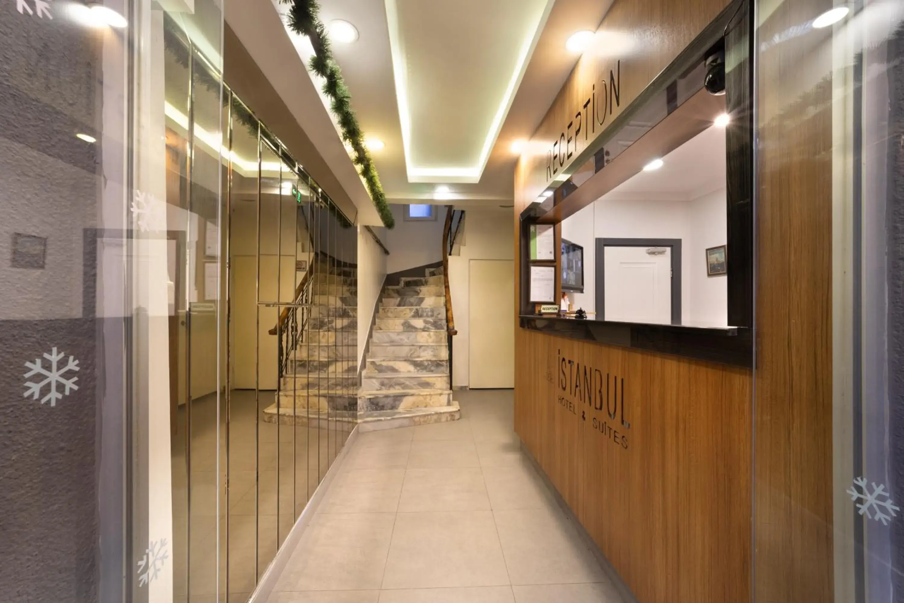 Lobby or reception in İstanbul Hotel & Suites Lobby or reception in İstanbul Hotel & Suites