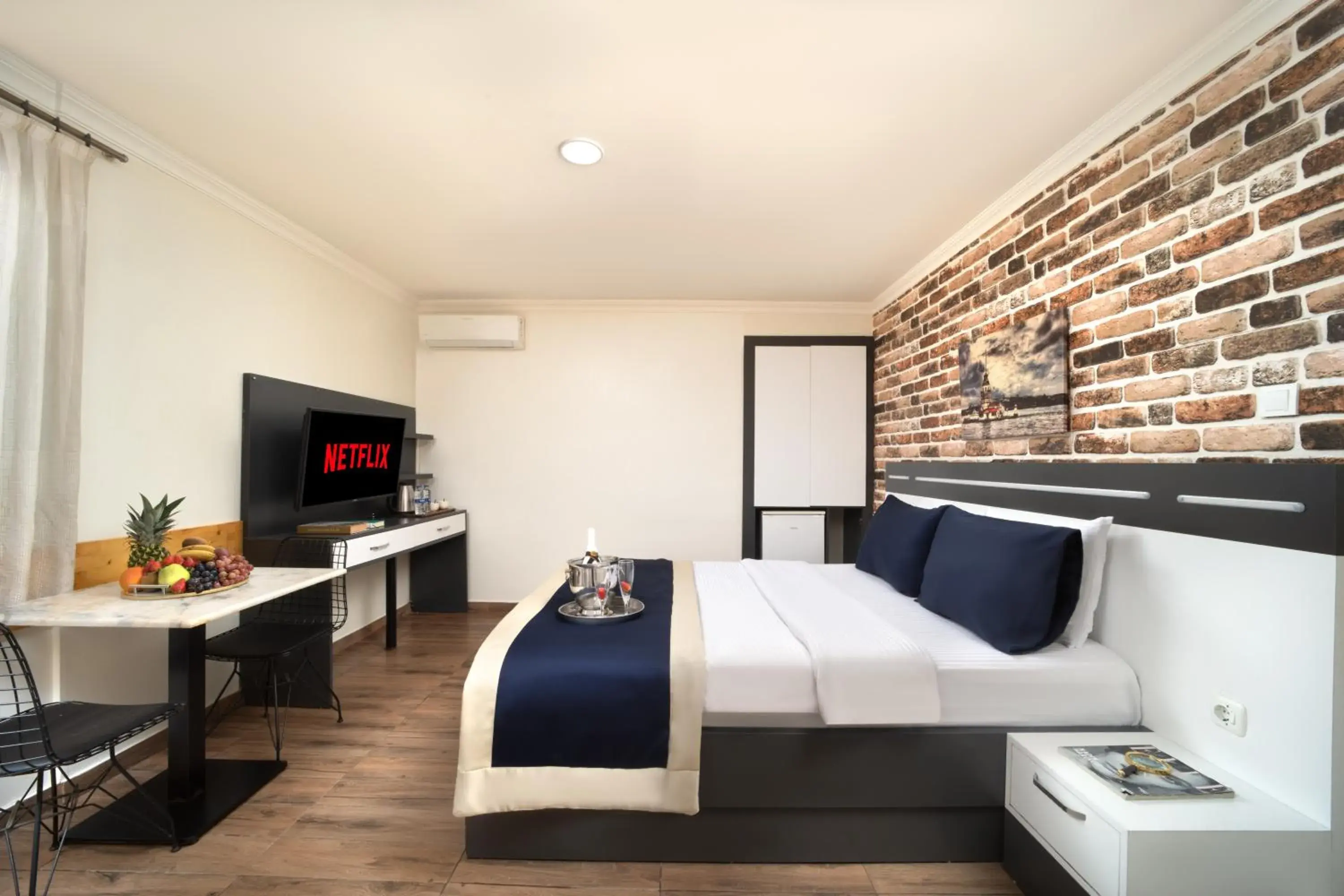 Photo of the whole room, Bed in İstanbul Hotel & Suites Photo of the whole room, Bed in İstanbul Hotel & Suites