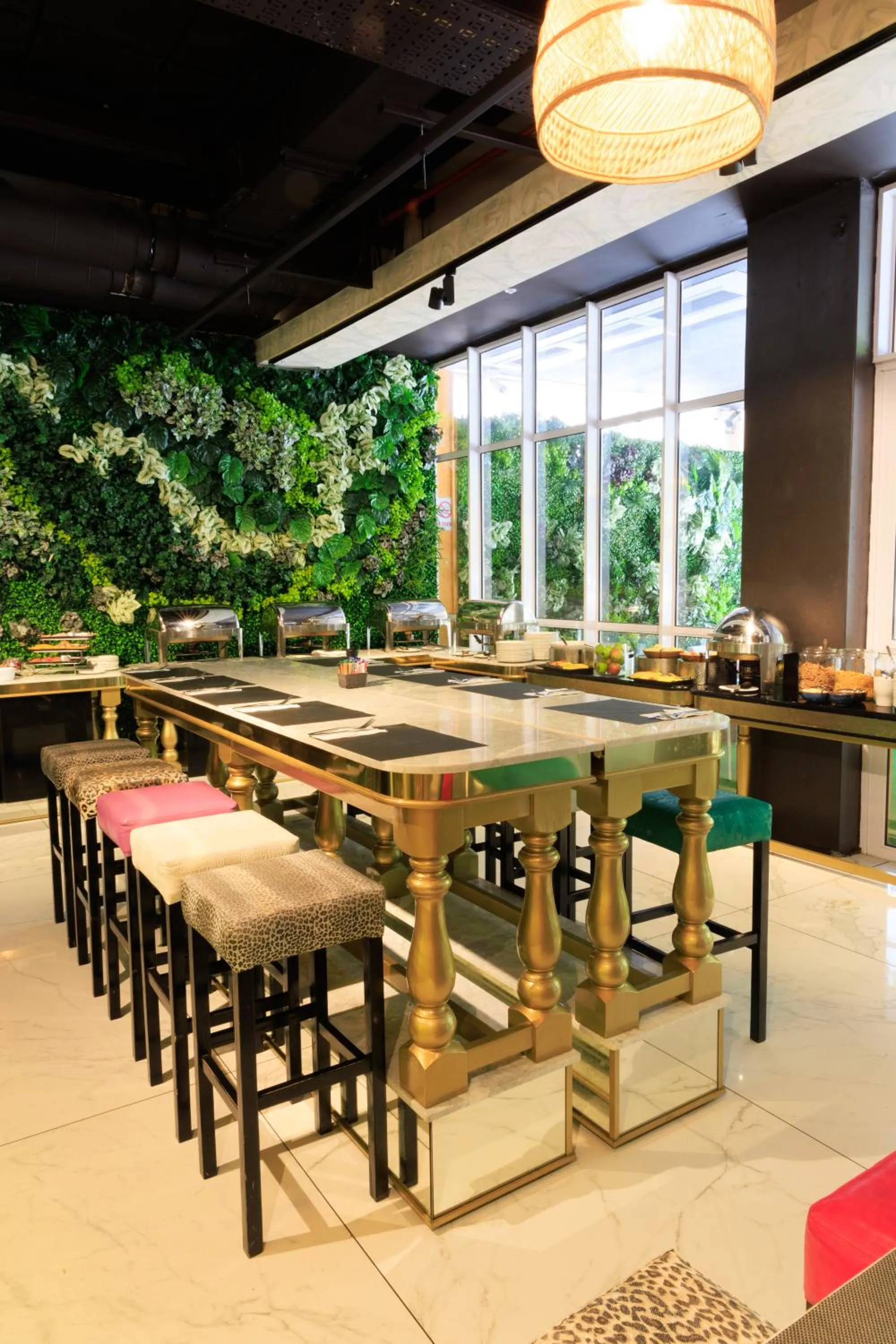 Restaurant/places to eat in ONOMO Hotel Foreshore