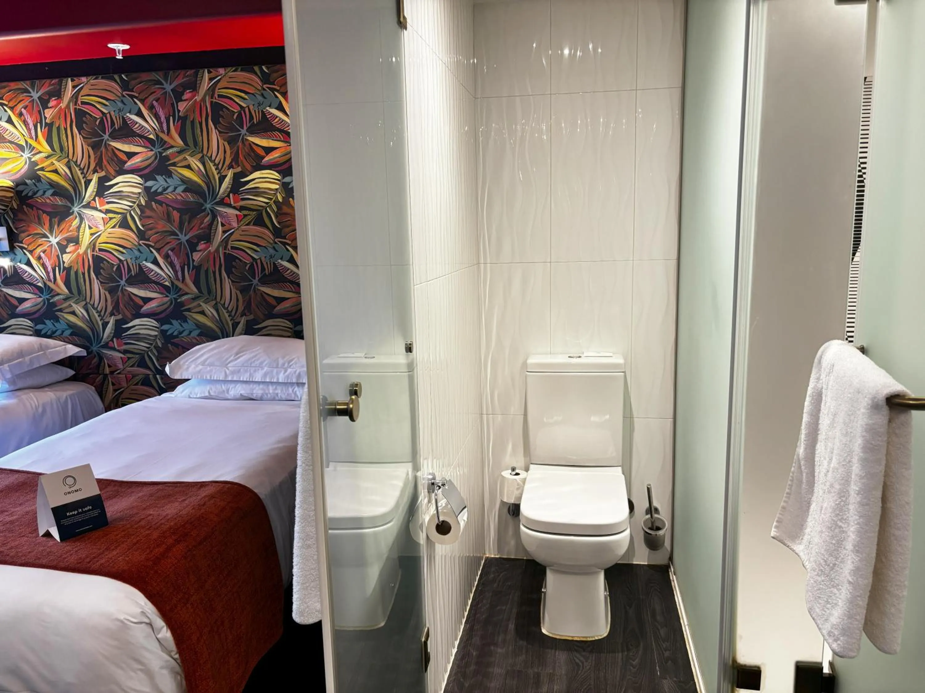 Toilet, Bed in ONOMO Hotel Foreshore