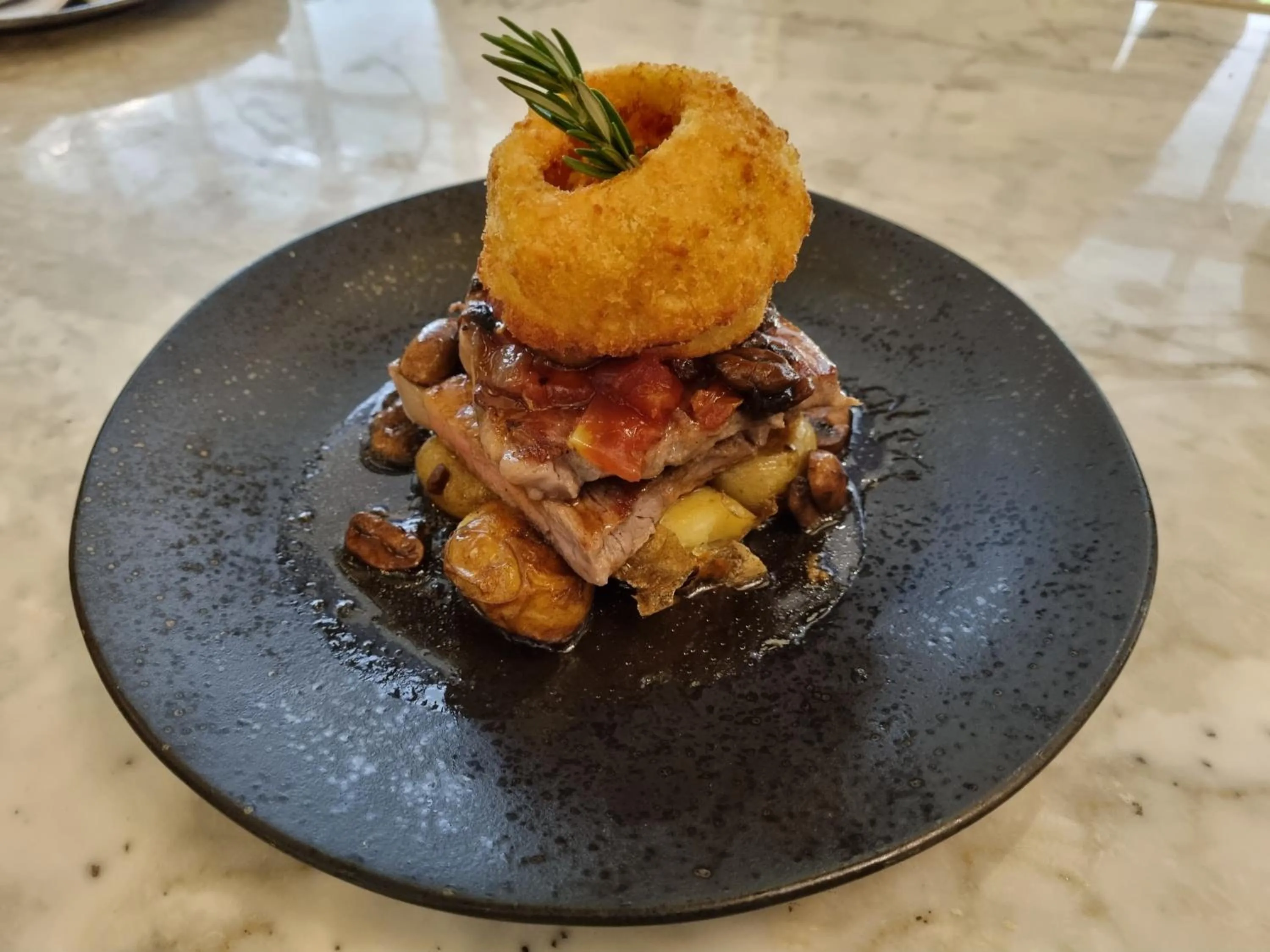 Restaurant/places to eat in ONOMO Hotel Foreshore