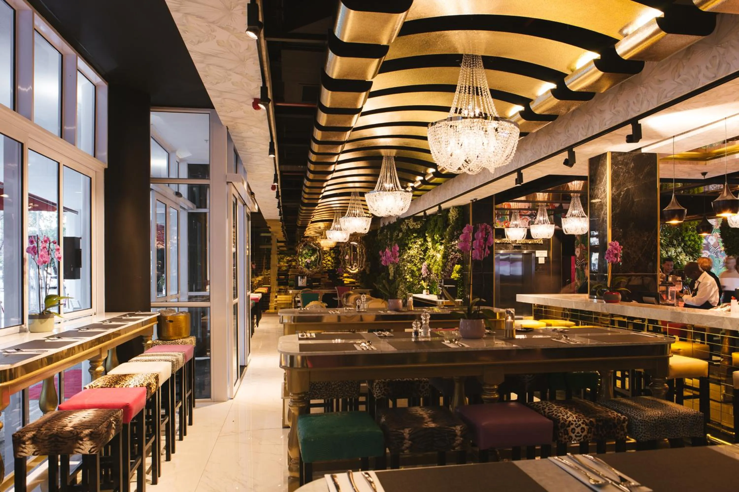 Restaurant/places to eat in ONOMO Hotel Foreshore