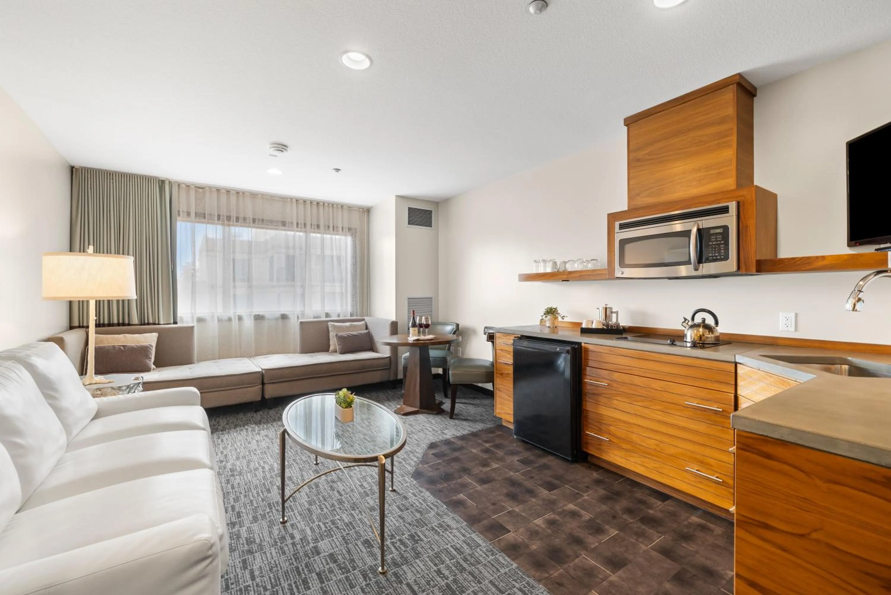 Kitchen or kitchenette in Oxford Hotel Bend