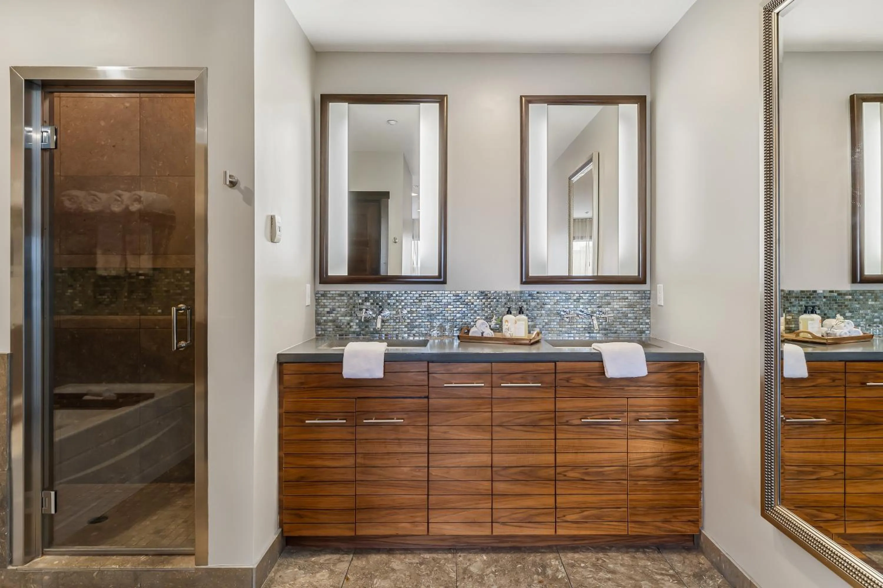 Bathroom in Oxford Hotel Bend