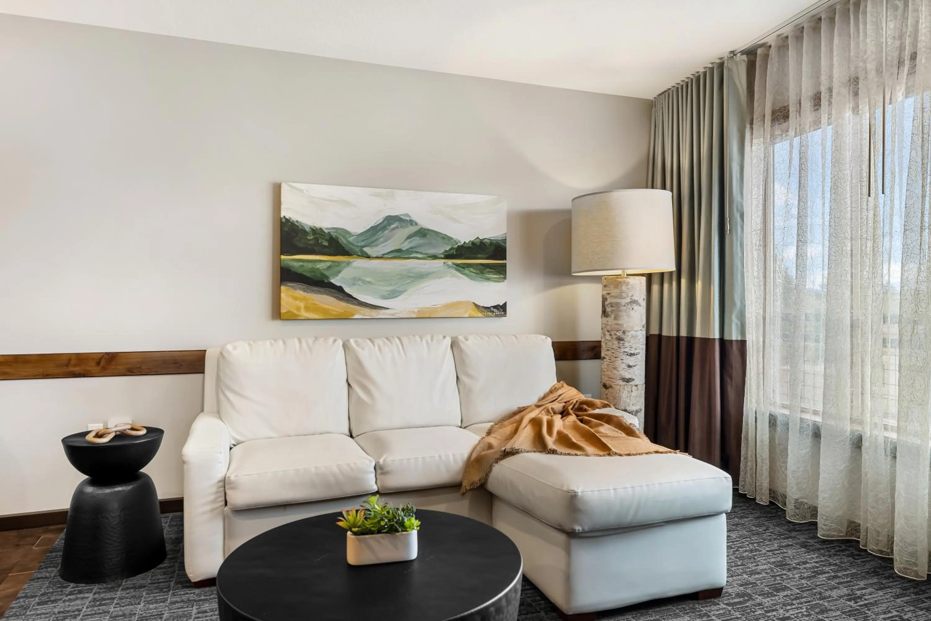 Seating area in Oxford Hotel Bend