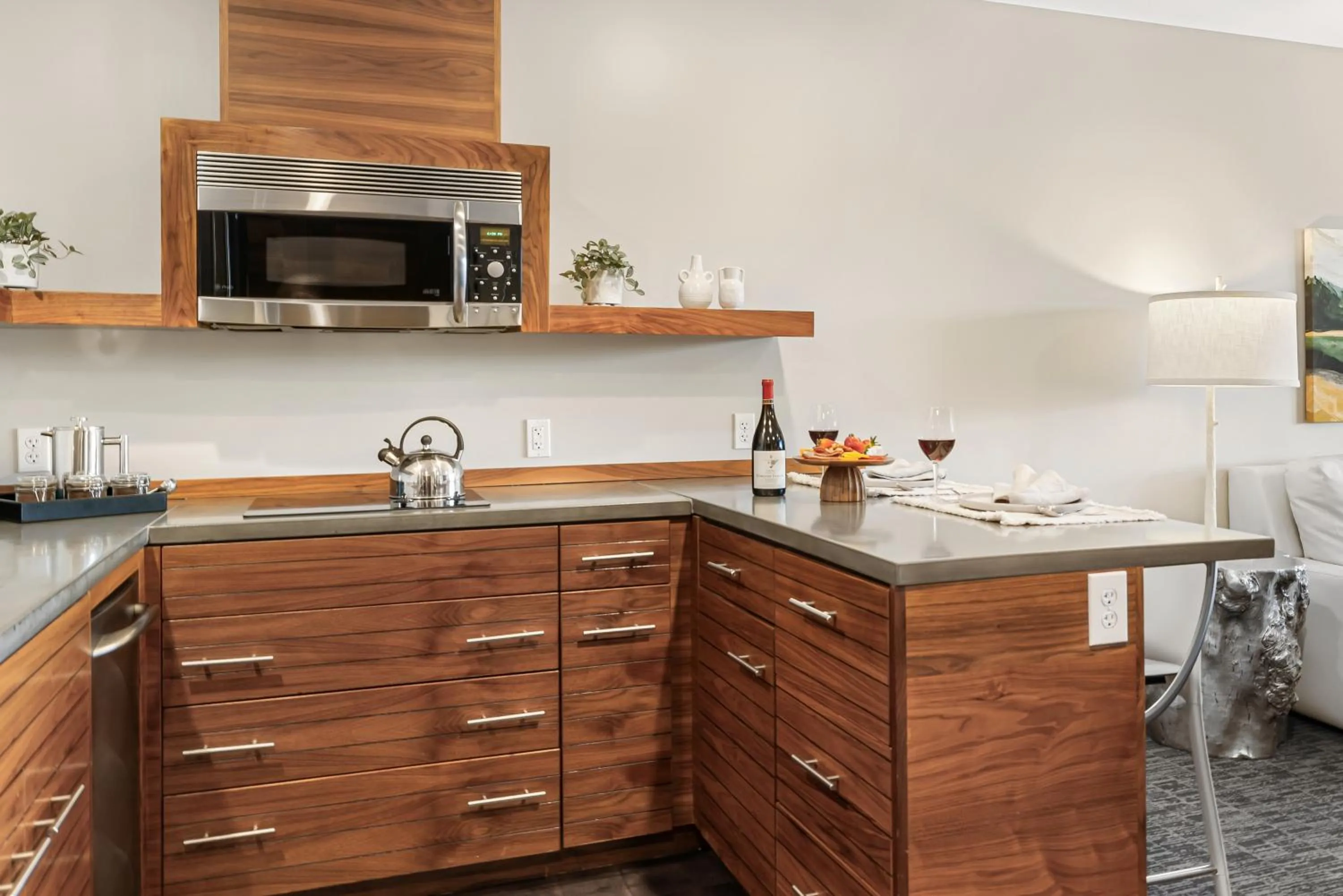 kitchen in Oxford Hotel Bend