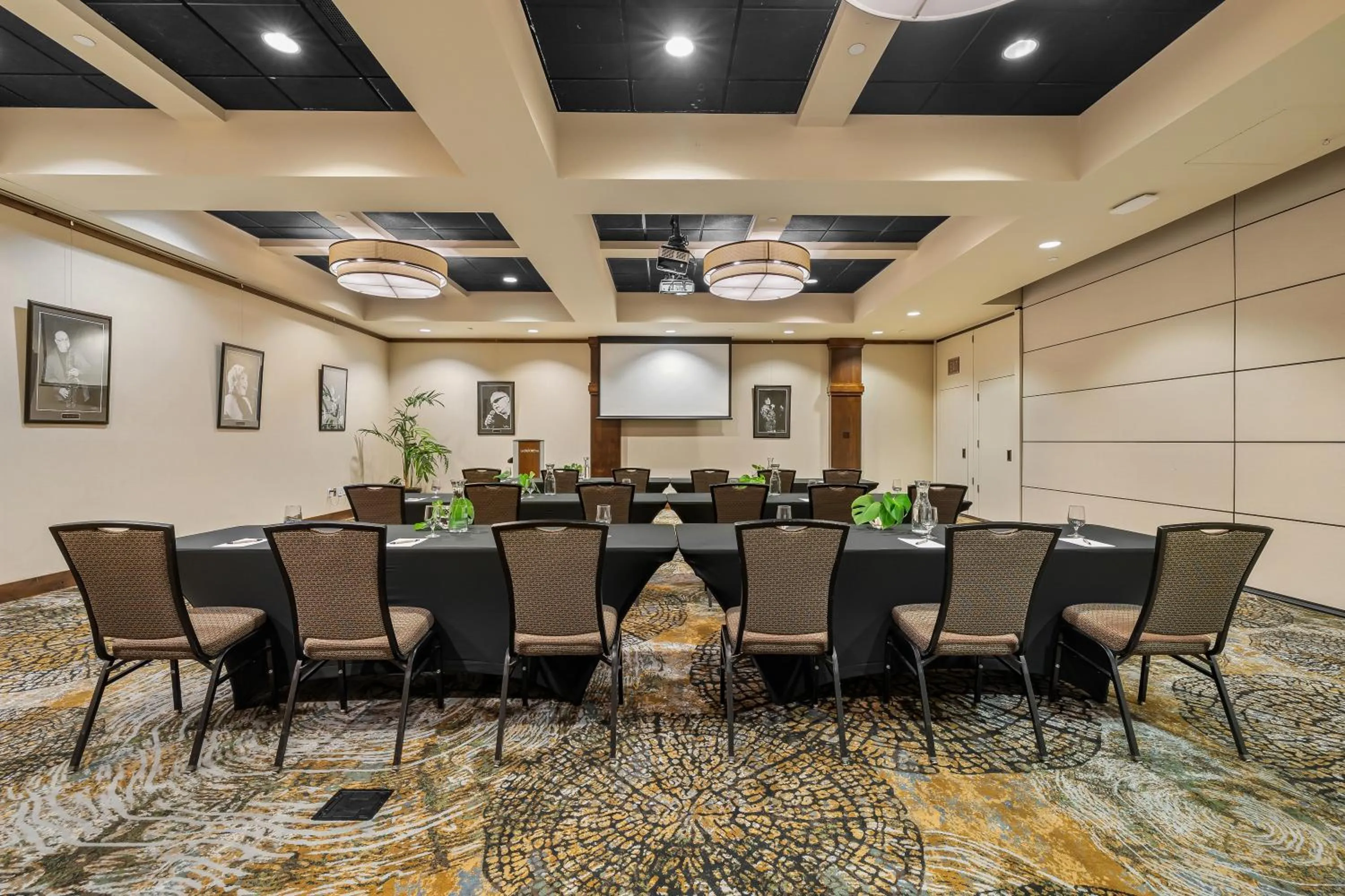 Meeting/conference room in Oxford Hotel Bend