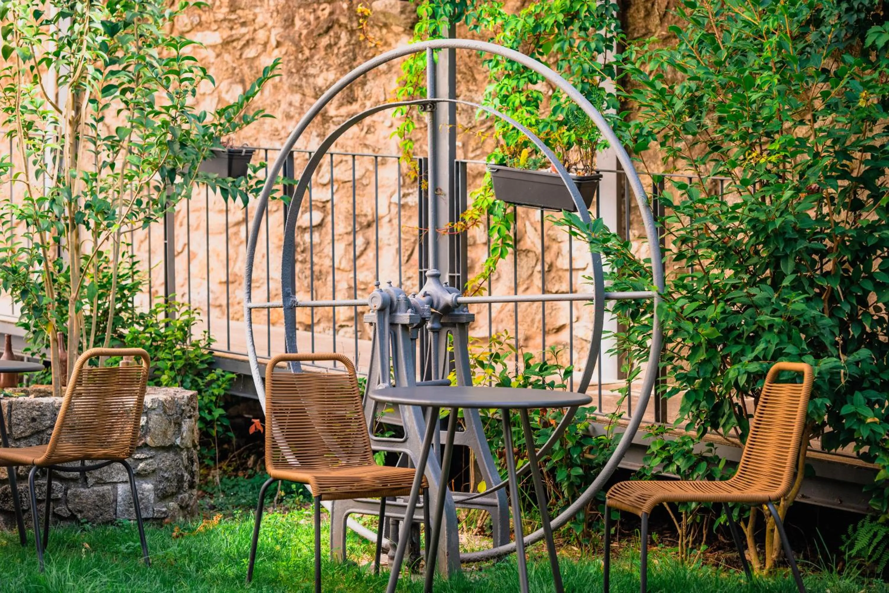 Spring in Jardim da Batalha Boutique Hotel by Shiadu