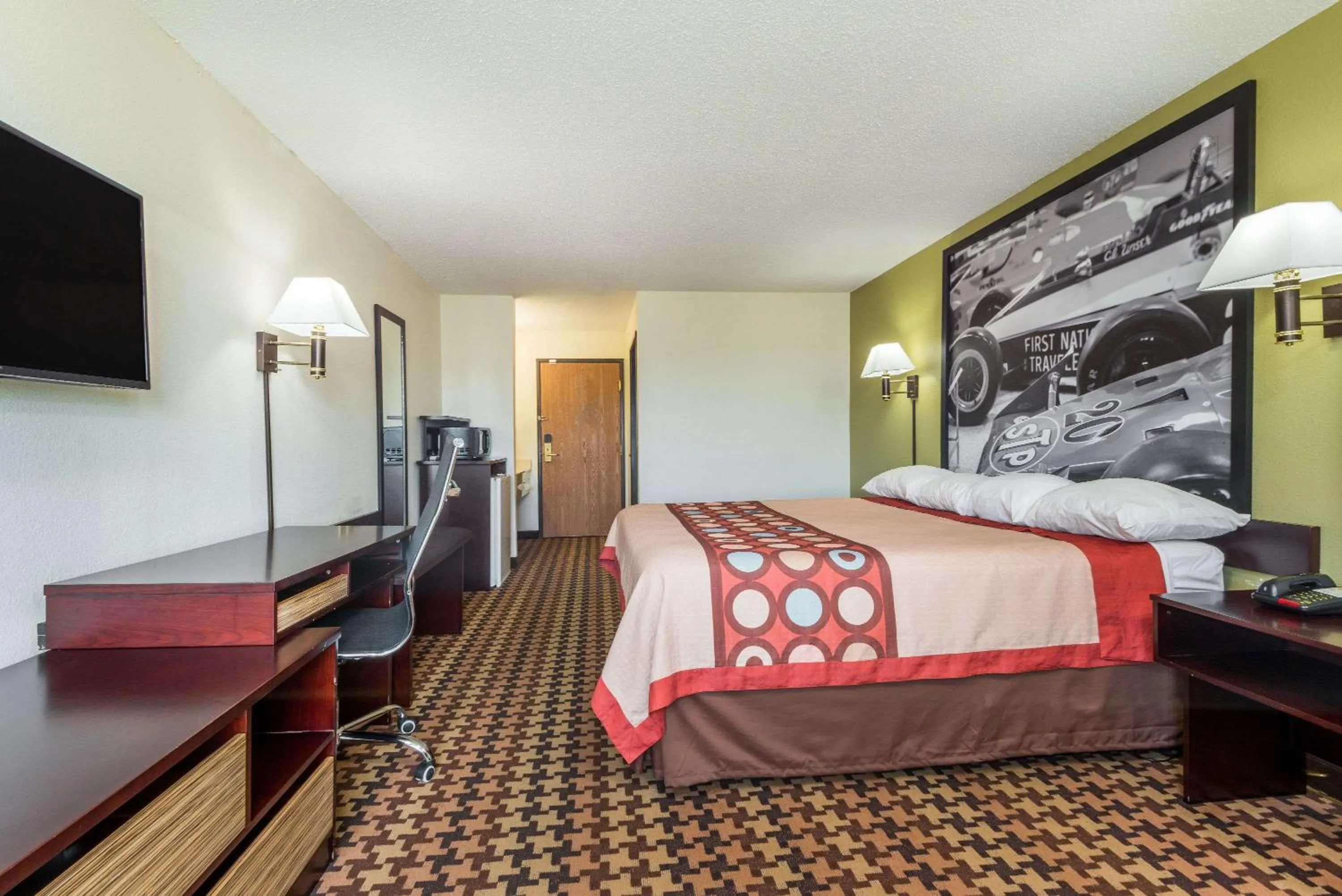 Photo of the whole room, Bed in Super 8 by Wyndham Cloverdale IN