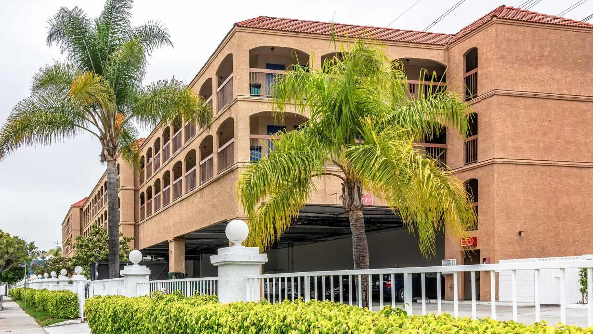 Property building in Motel 6-Gardena, CA - South