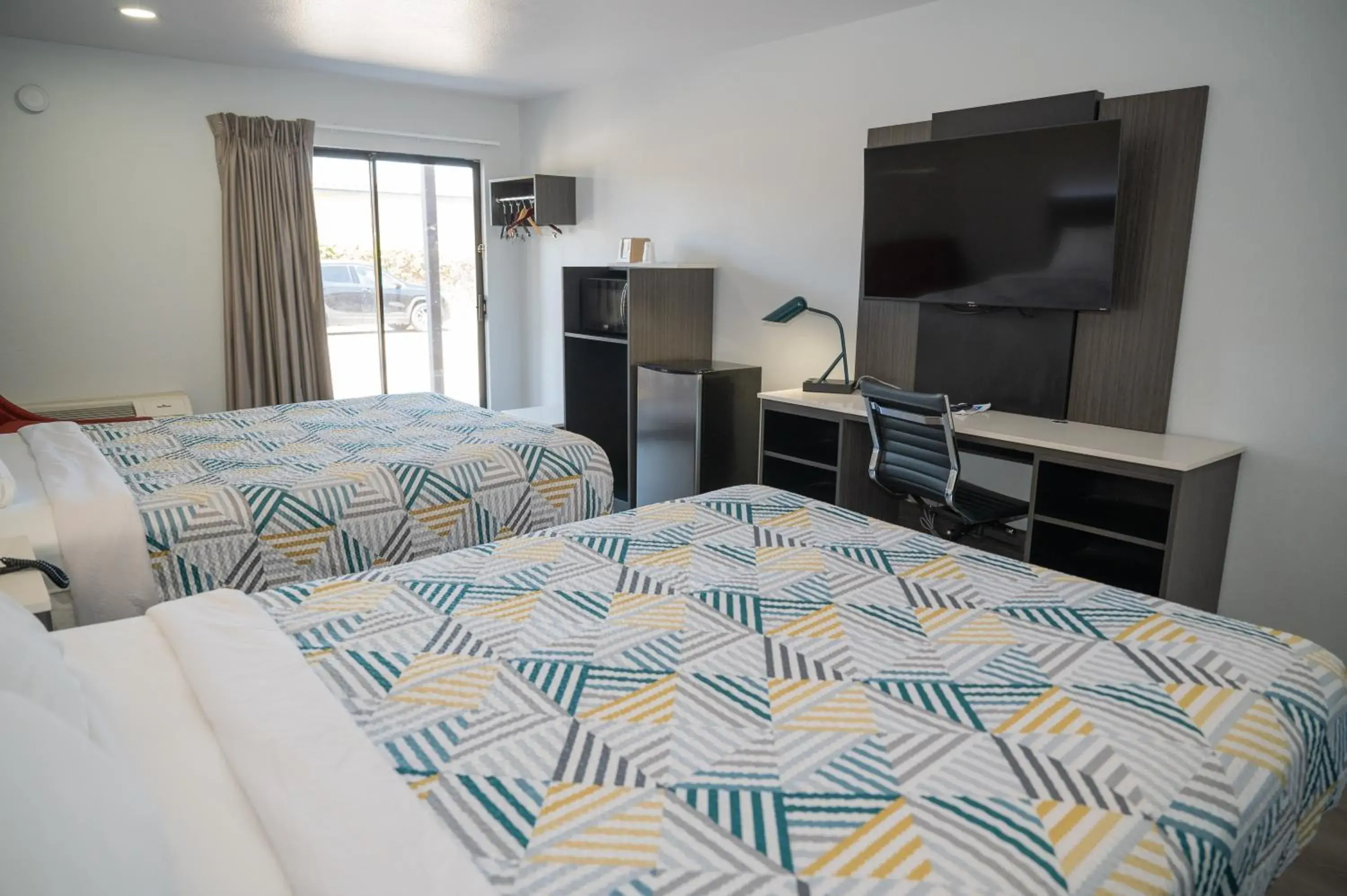 Bedroom, Bed in Motel 6 Soledad, CA Bedroom, Bed in Motel 6 Soledad, CA