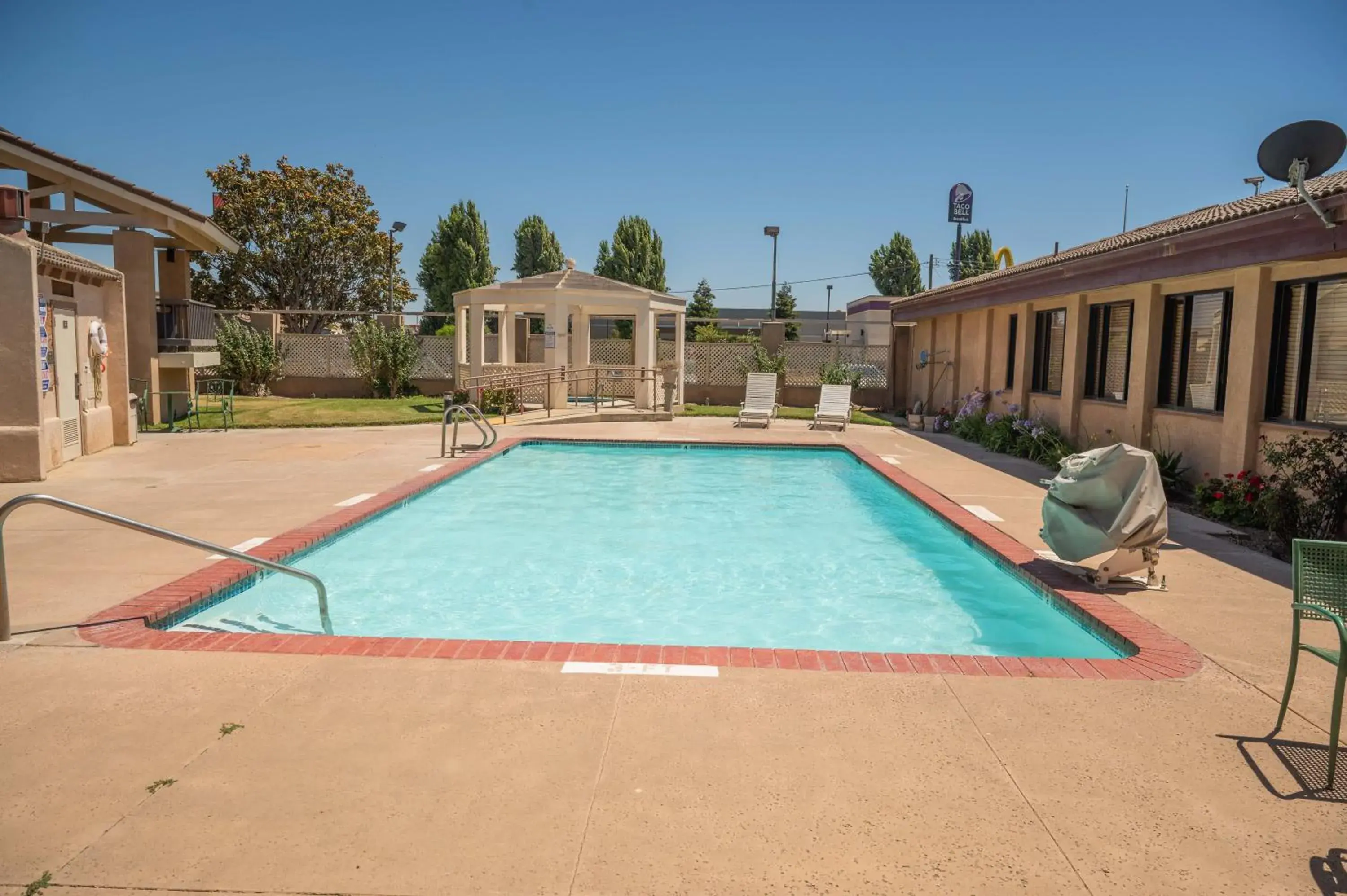 Swimming pool in Motel 6 Soledad, CA Swimming pool in Motel 6 Soledad, CA