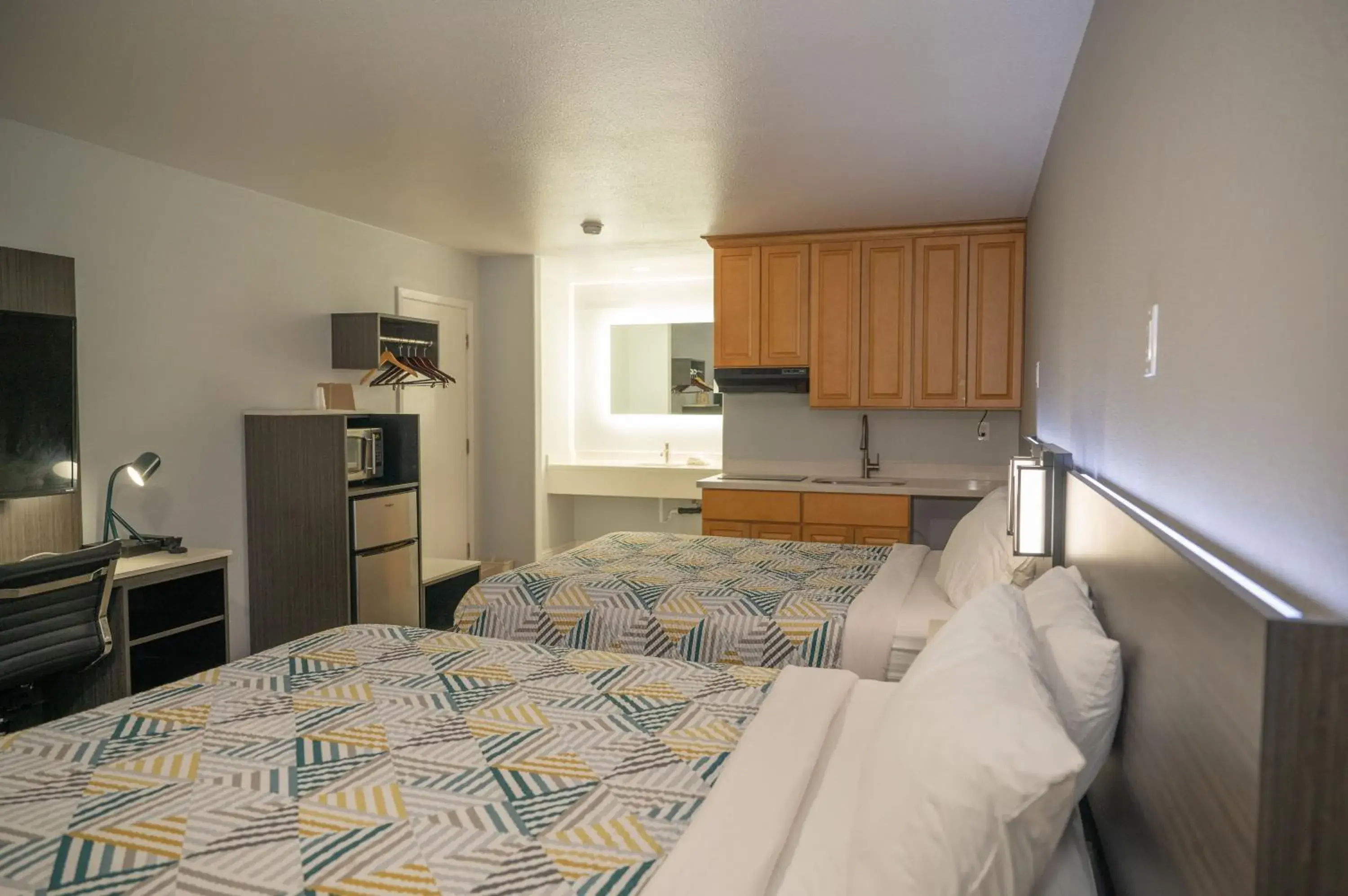 Bedroom, Bed in Motel 6 Soledad, CA Bedroom, Bed in Motel 6 Soledad, CA