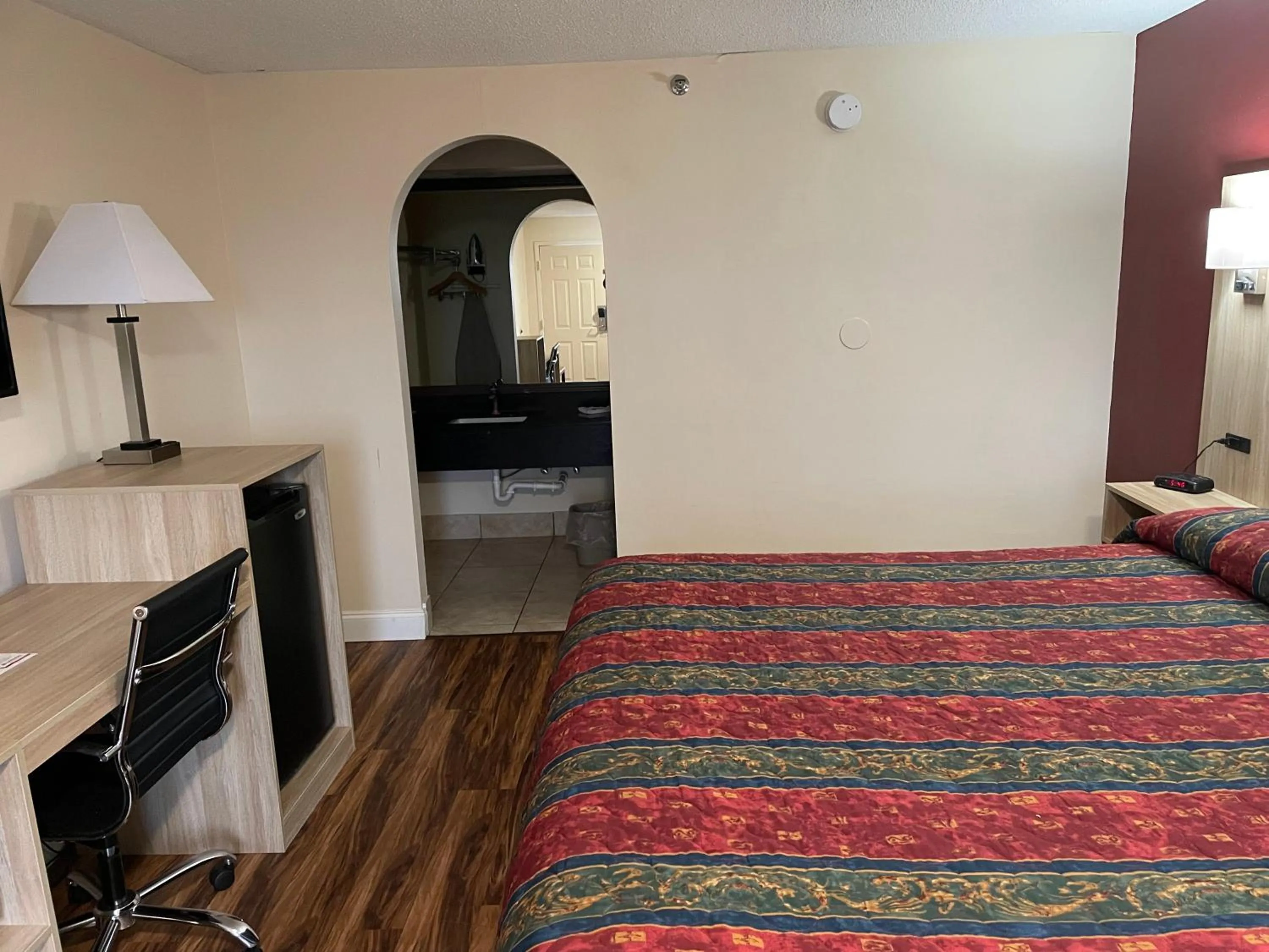 Bed in Jameson Inn Conyers