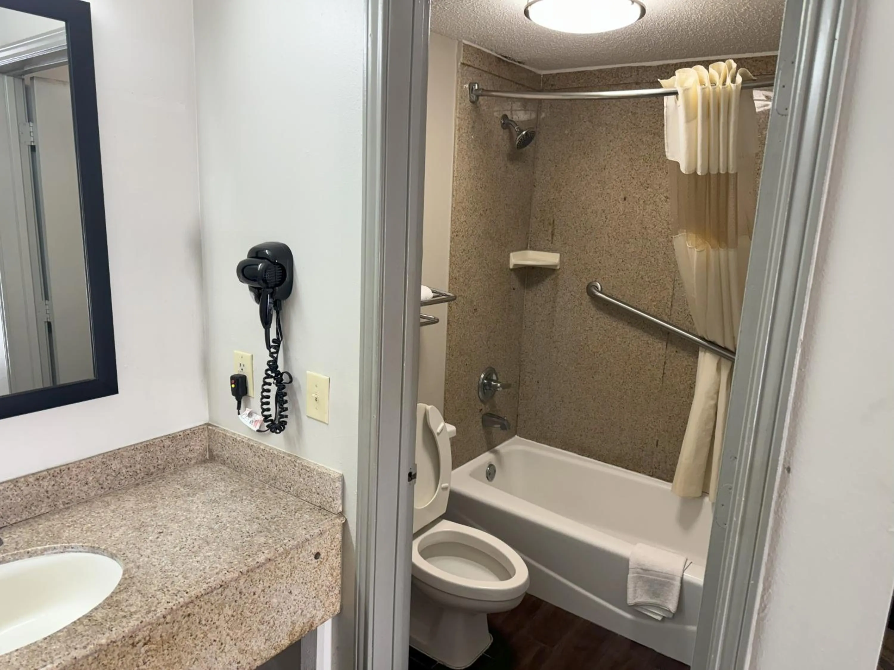 Days Inn & Suites by Wyndham Tuscaloosa - Univ. of Alabama