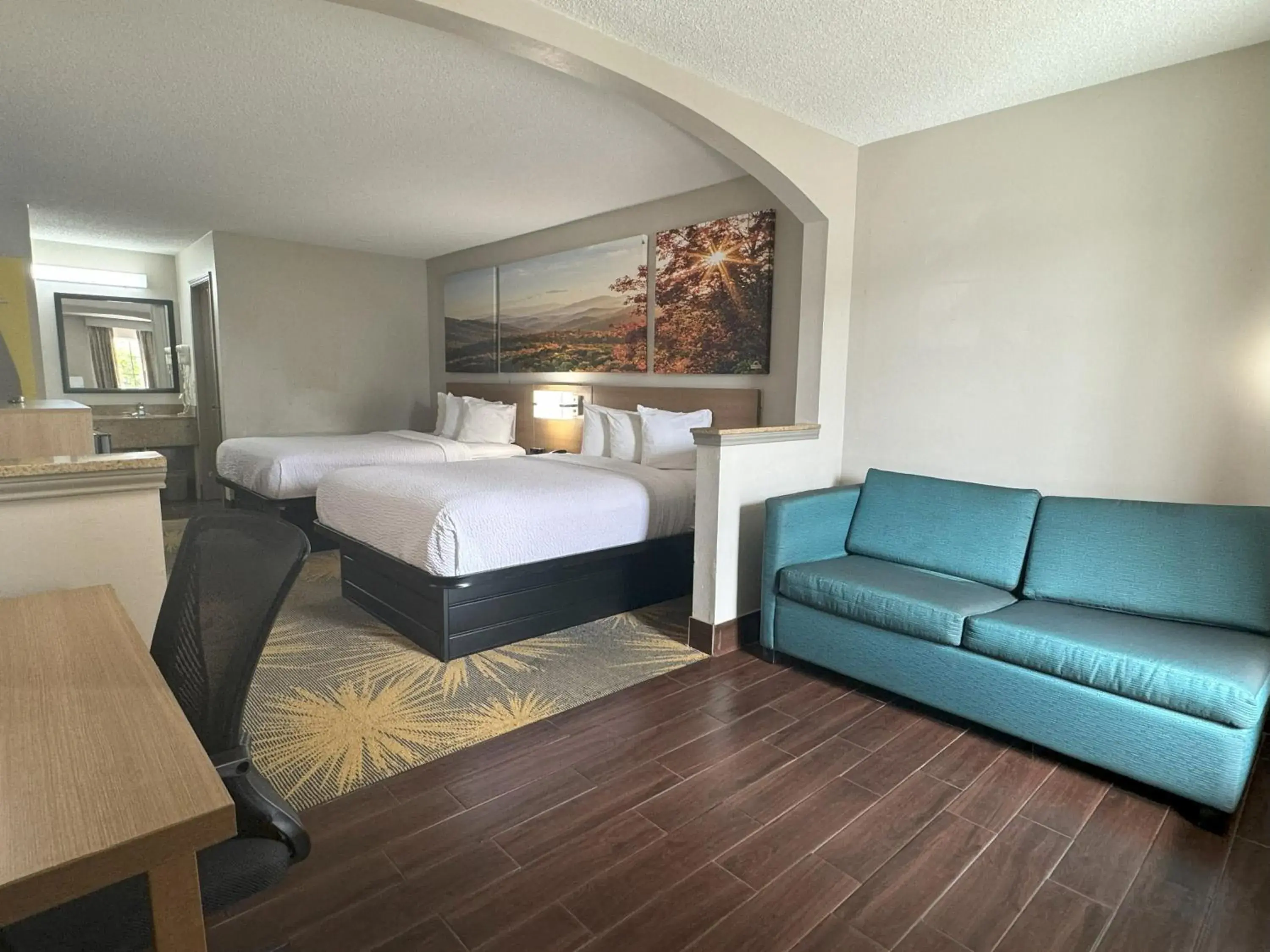 Queen Room with Two Queen Beds - Non-Smoking in Days Inn & Suites by Wyndham Tuscaloosa - Univ. of Alabama Queen Room with Two Queen Beds - Non-Smoking in Days Inn & Suites by Wyndham Tuscaloosa - Univ. of Alabama